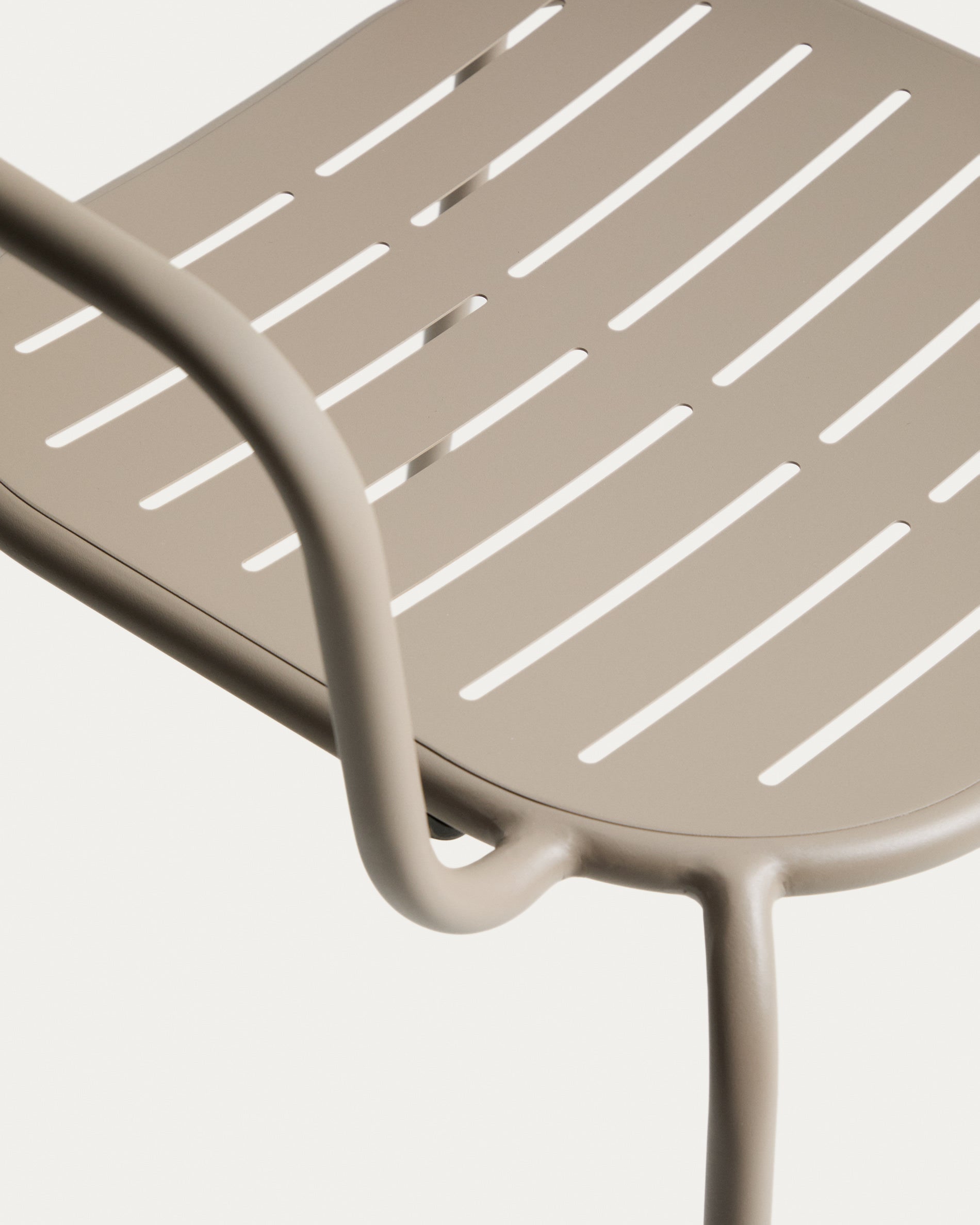 BRAI taupe garden chair with armrests