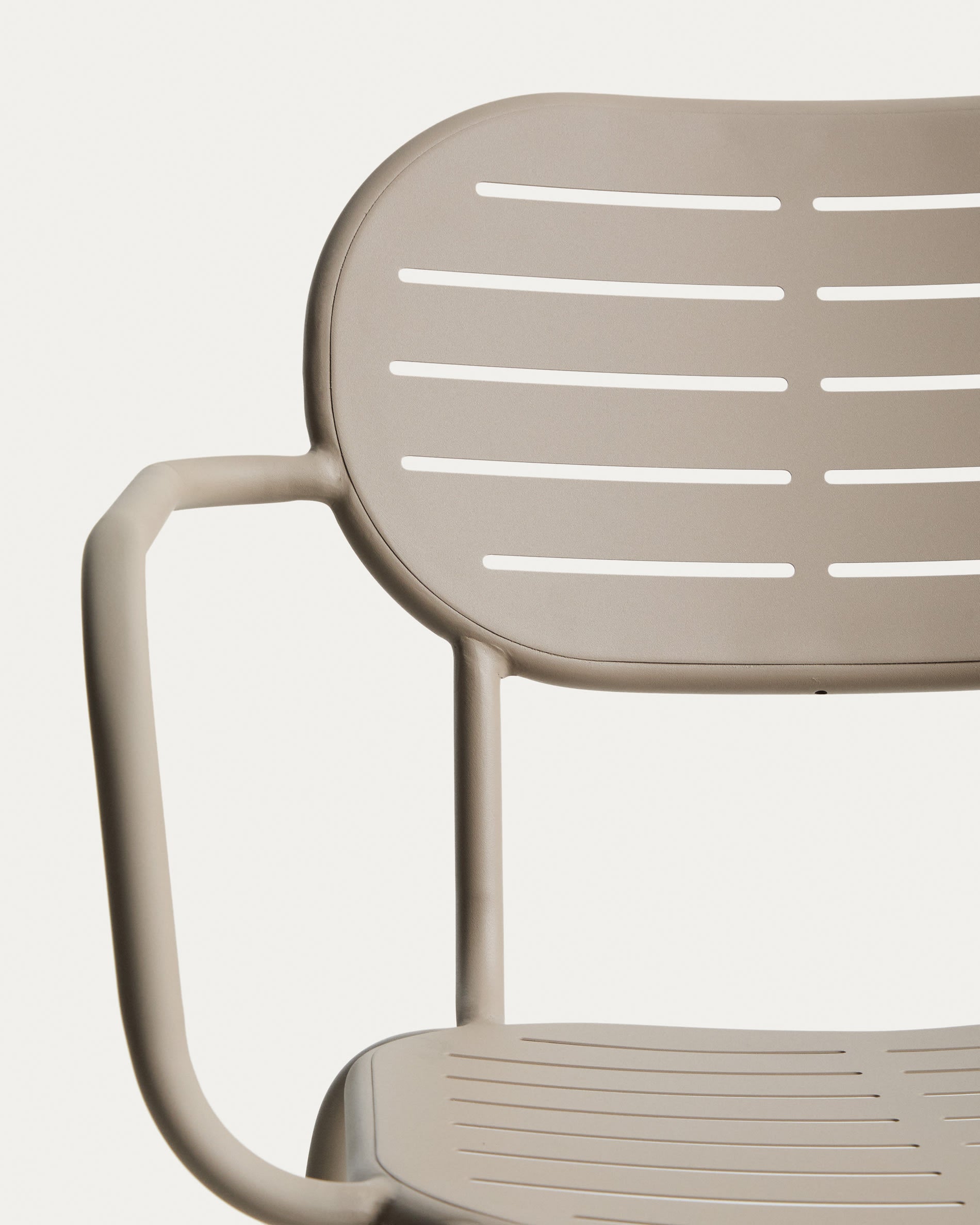 BRAI taupe garden chair with armrests
