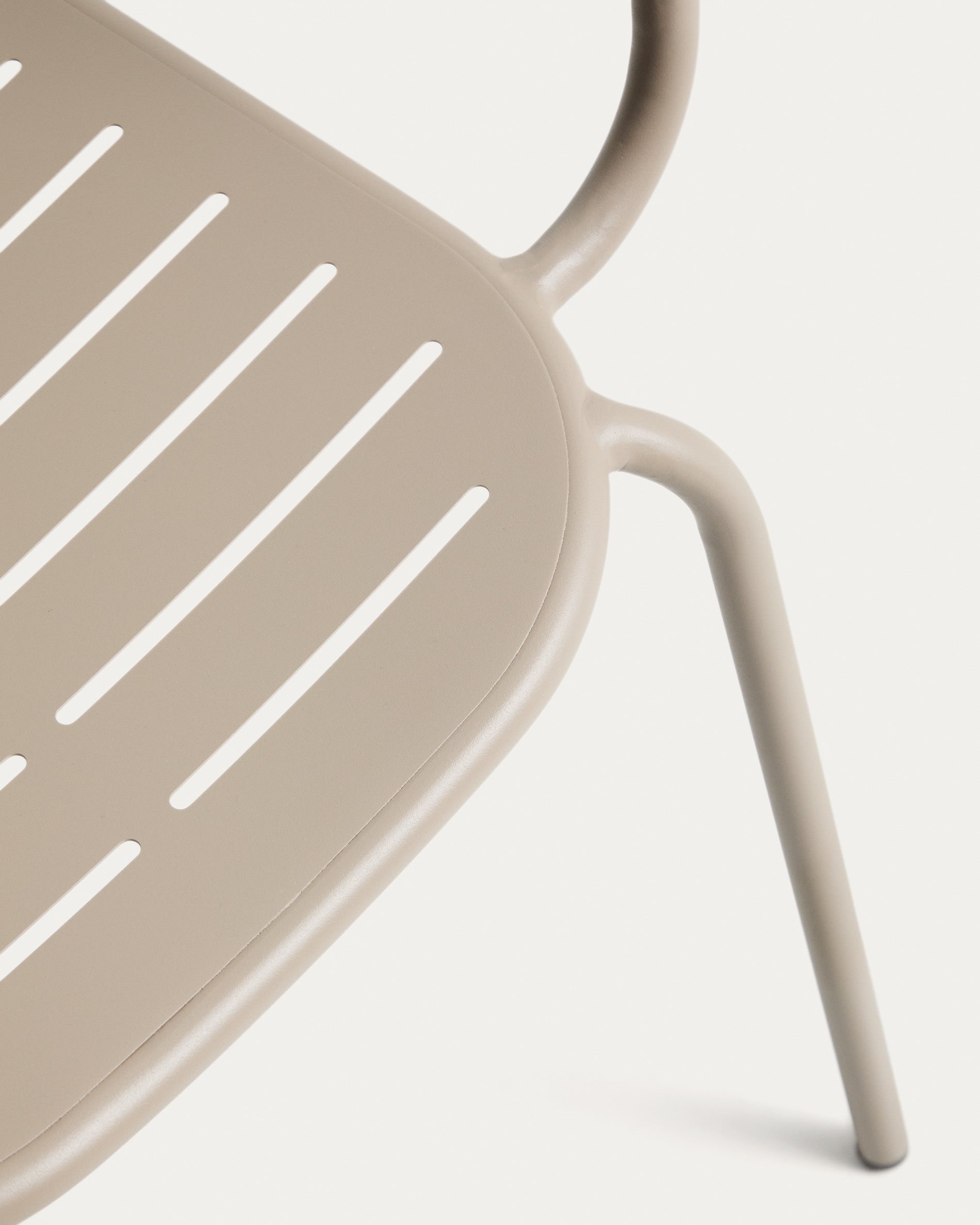 BRAI taupe garden chair with armrests