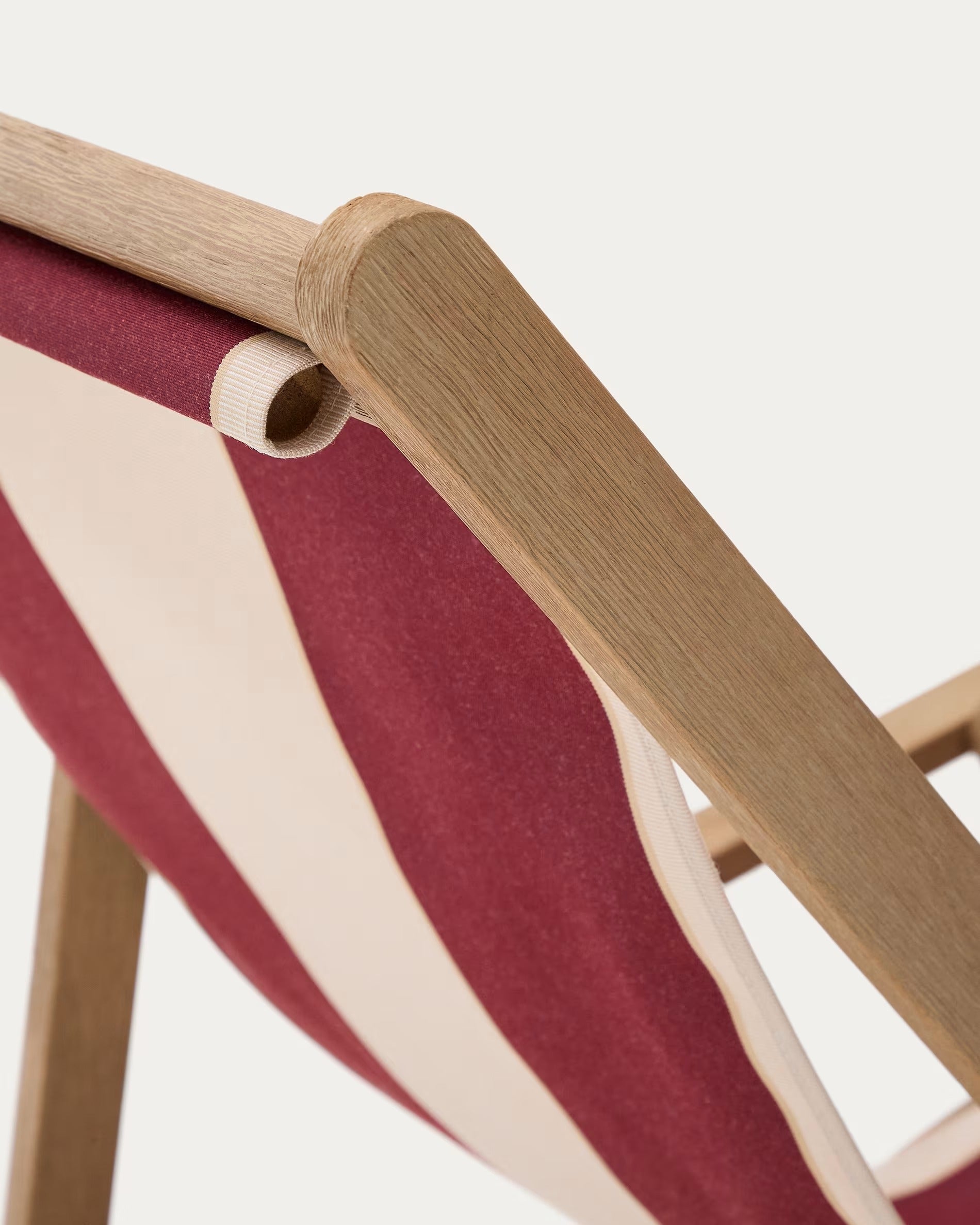 Vilara burgundy-beige deckchair with an acacia base