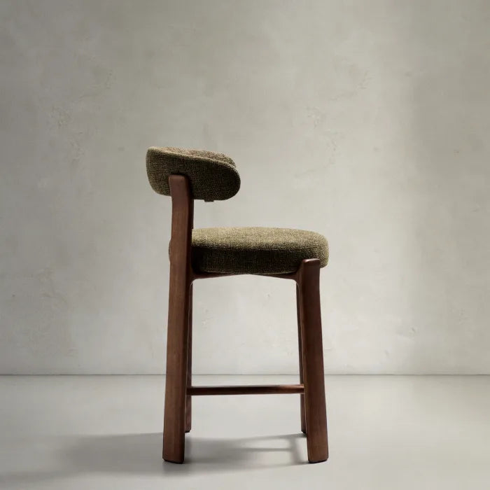 GRANITE grüner Chenille-Hocker mit dunklem Eschenholzgestell