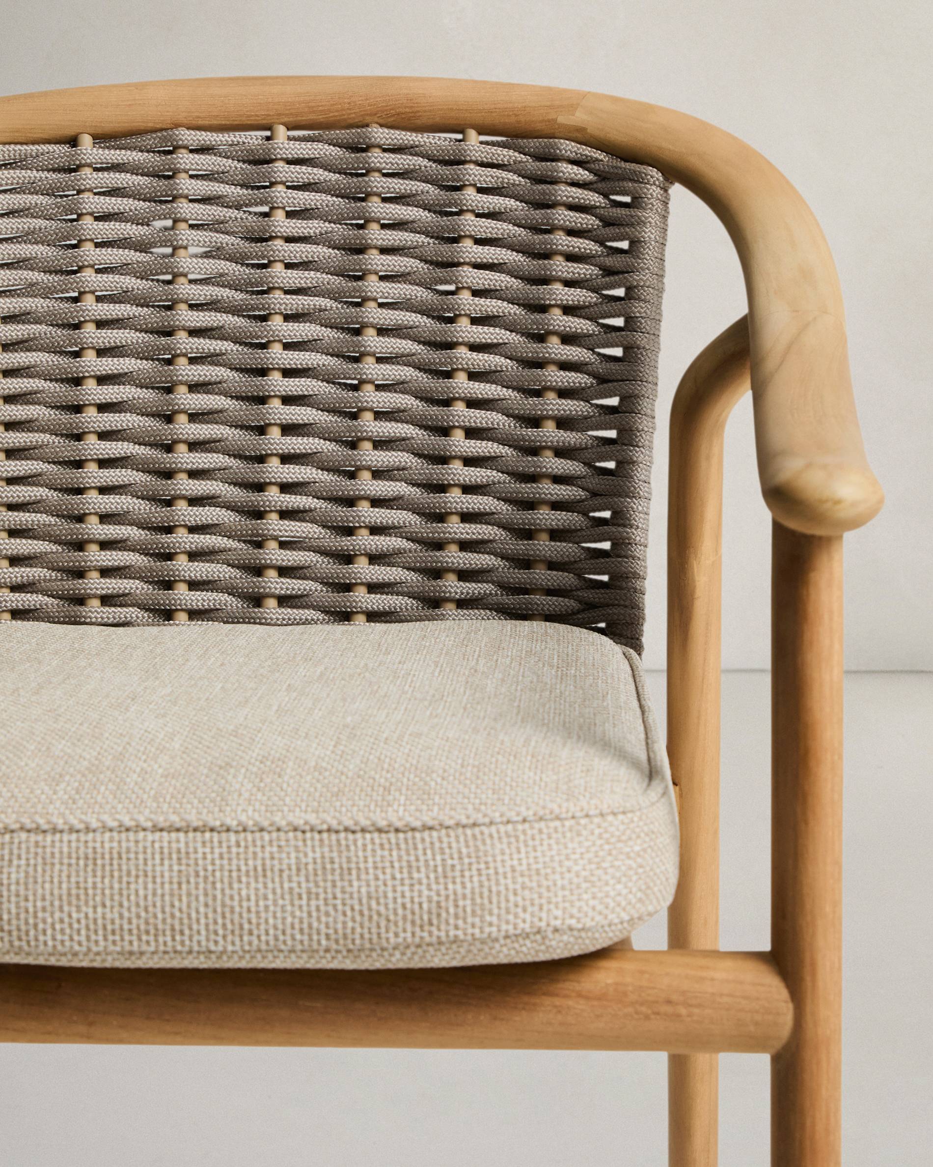 Tuinstoel ELUNDA van licht teakhout