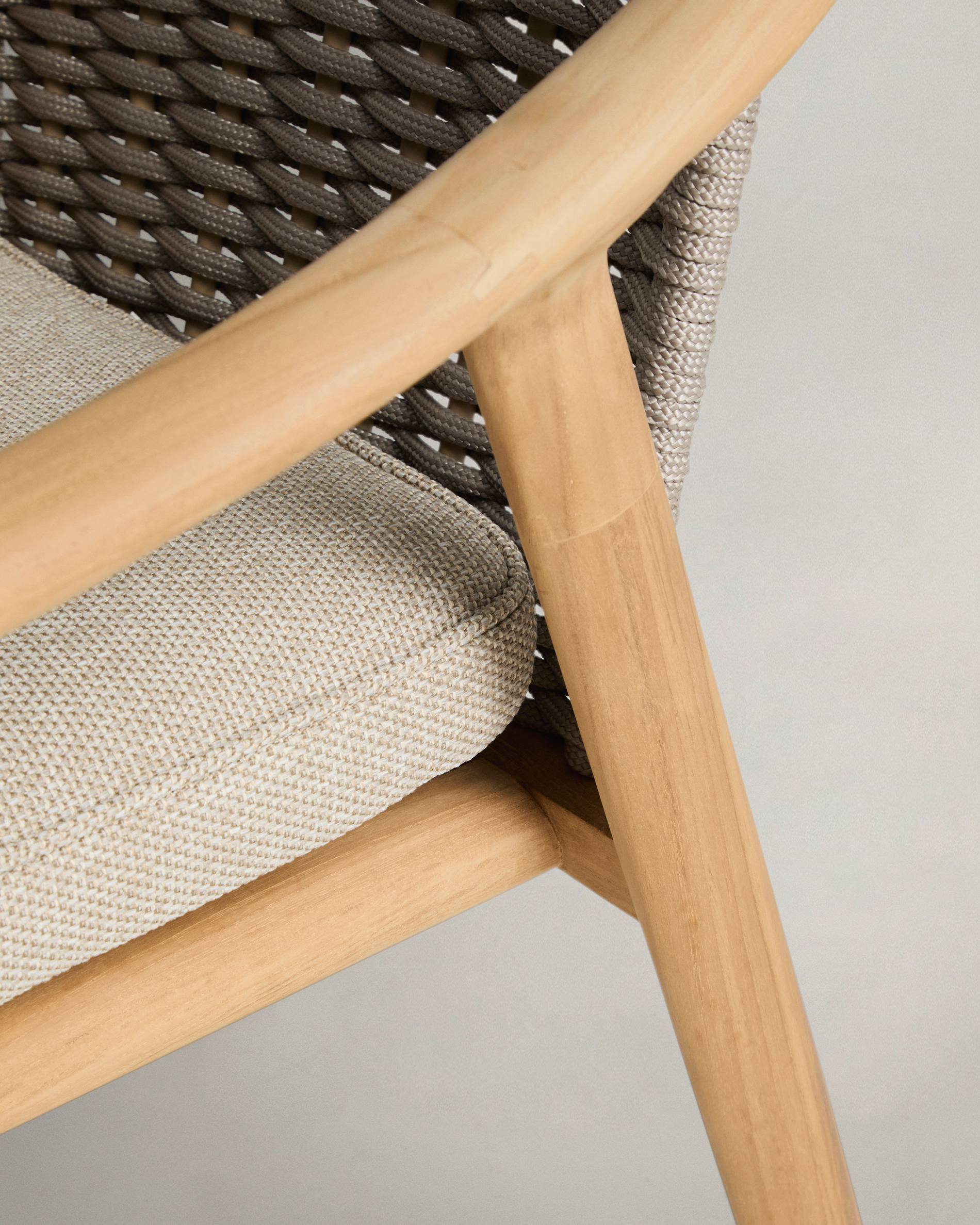 Tuinstoel ELUNDA van licht teakhout