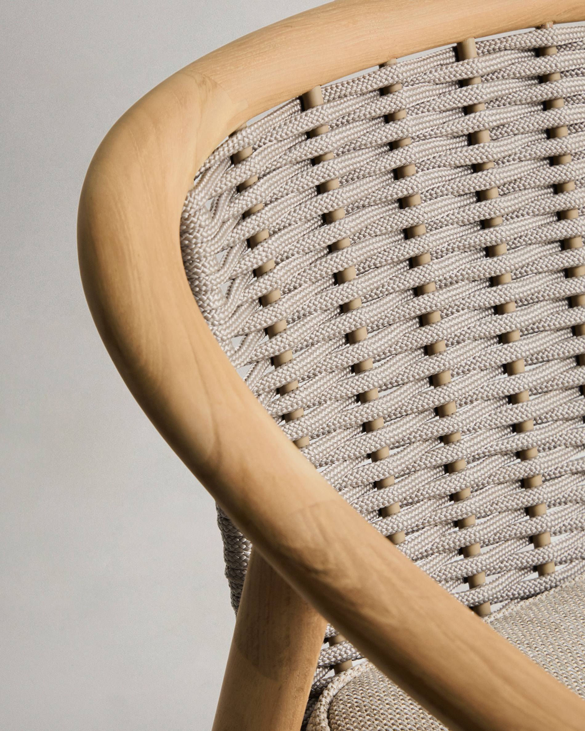 Tuinstoel ELUNDA van licht teakhout