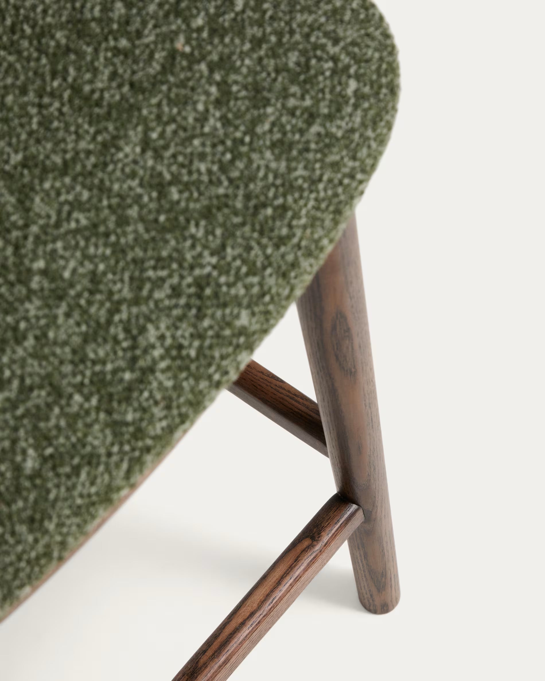 Barhocker CISELIA dunkelgrüner Chenille mit dunklem Eschenfuß