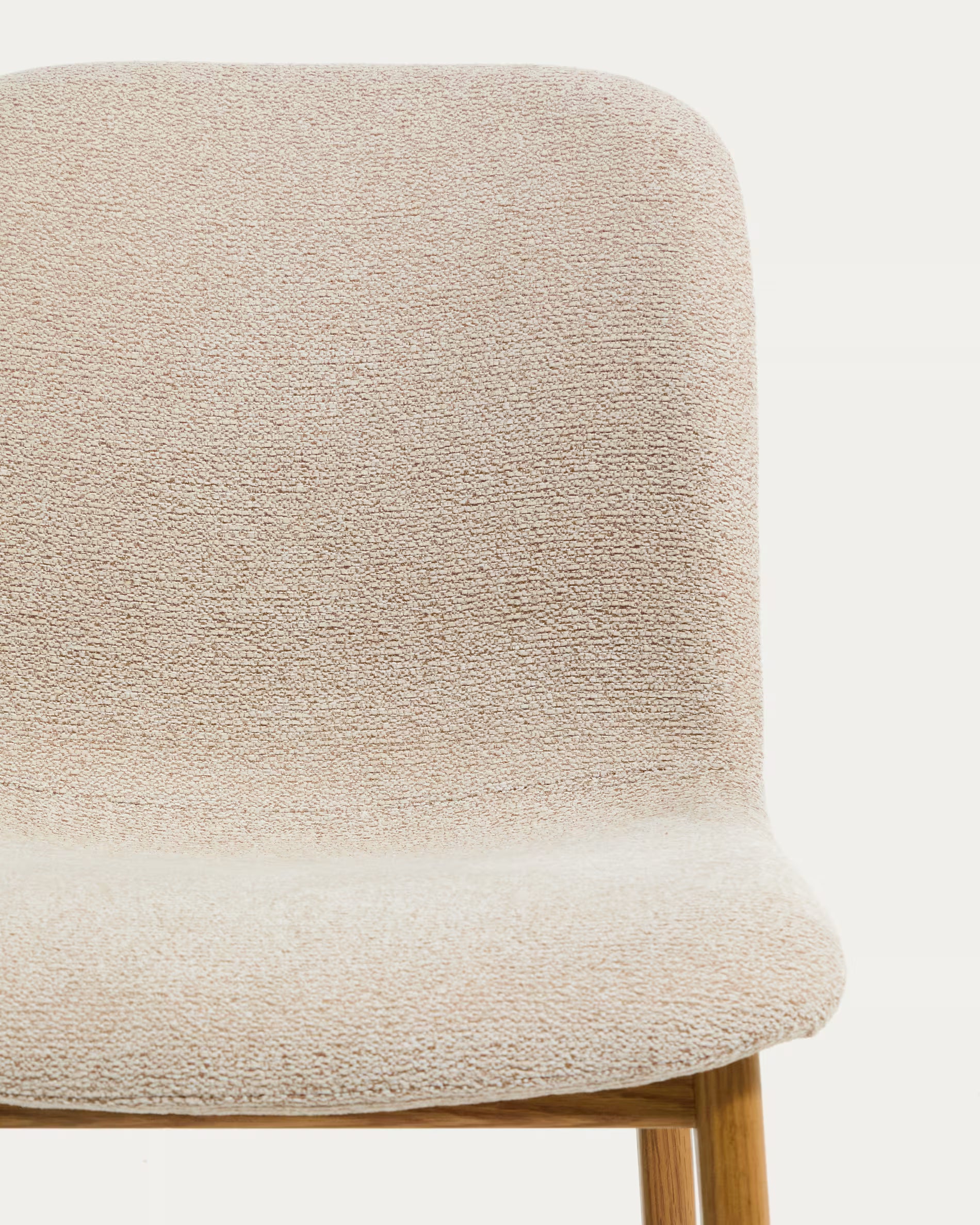 ELNOR stoel beige chenille met eiken basis