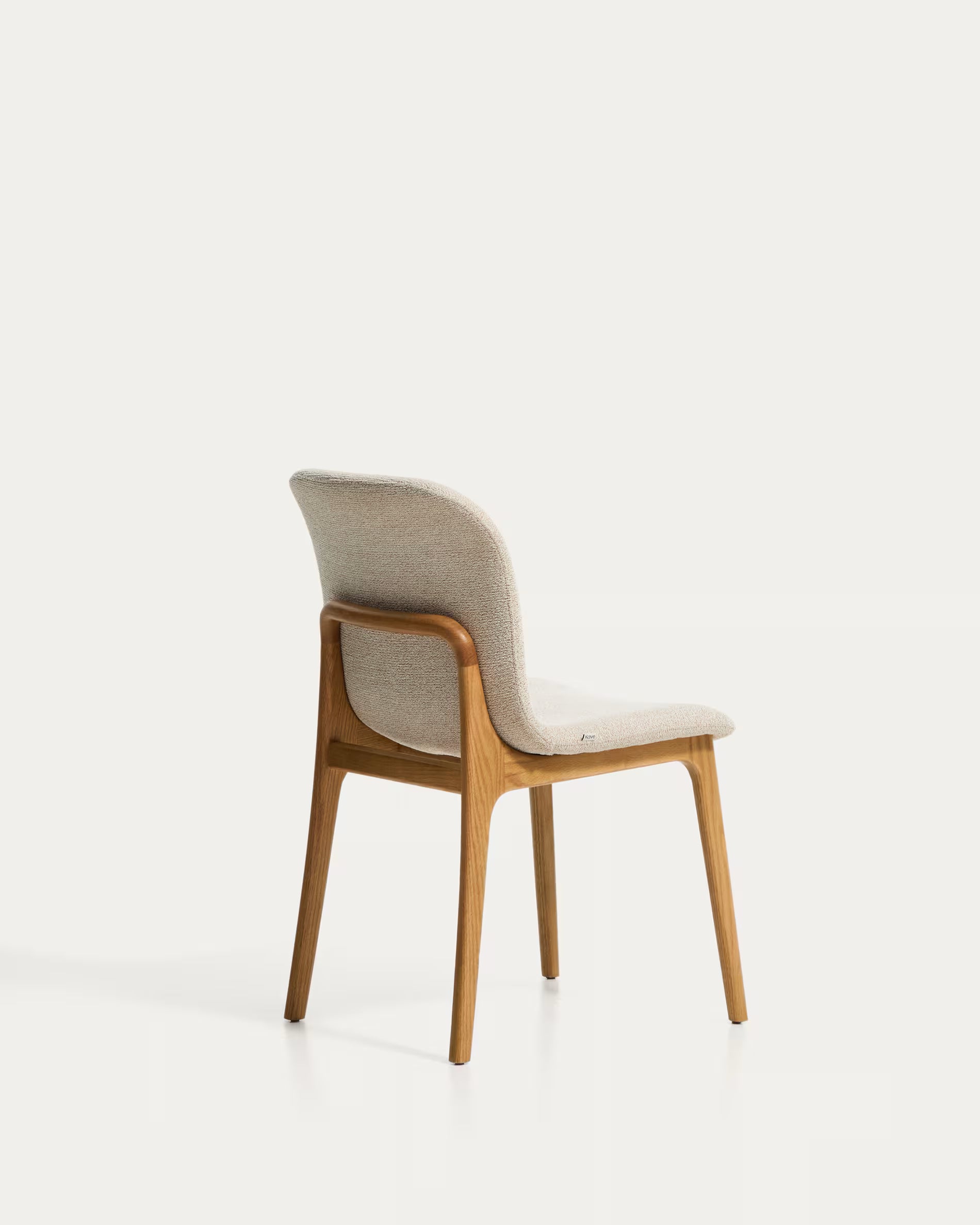 ELNOR stoel beige chenille met eiken basis