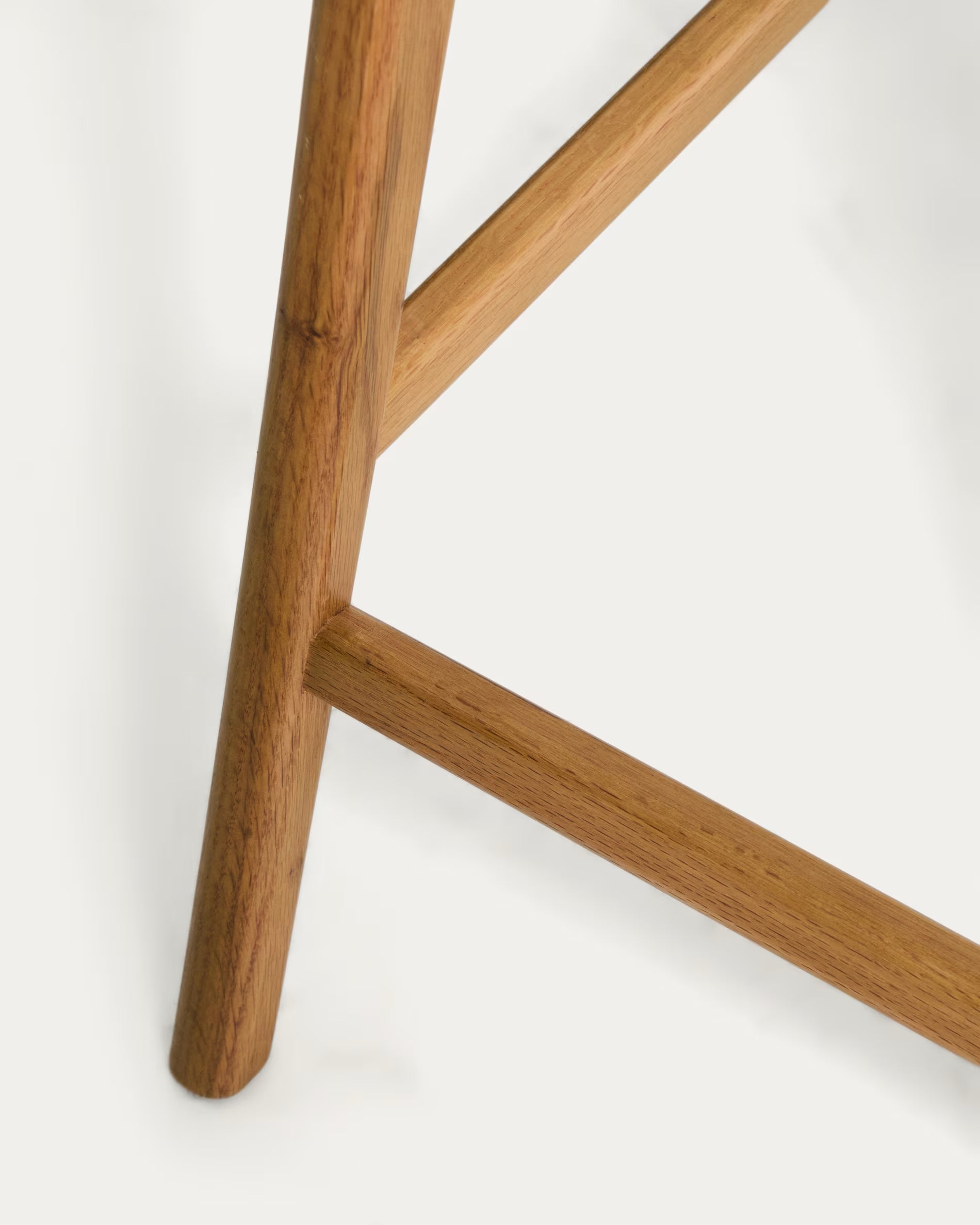 Hocker ELNOR beige chenille met een eiken basis