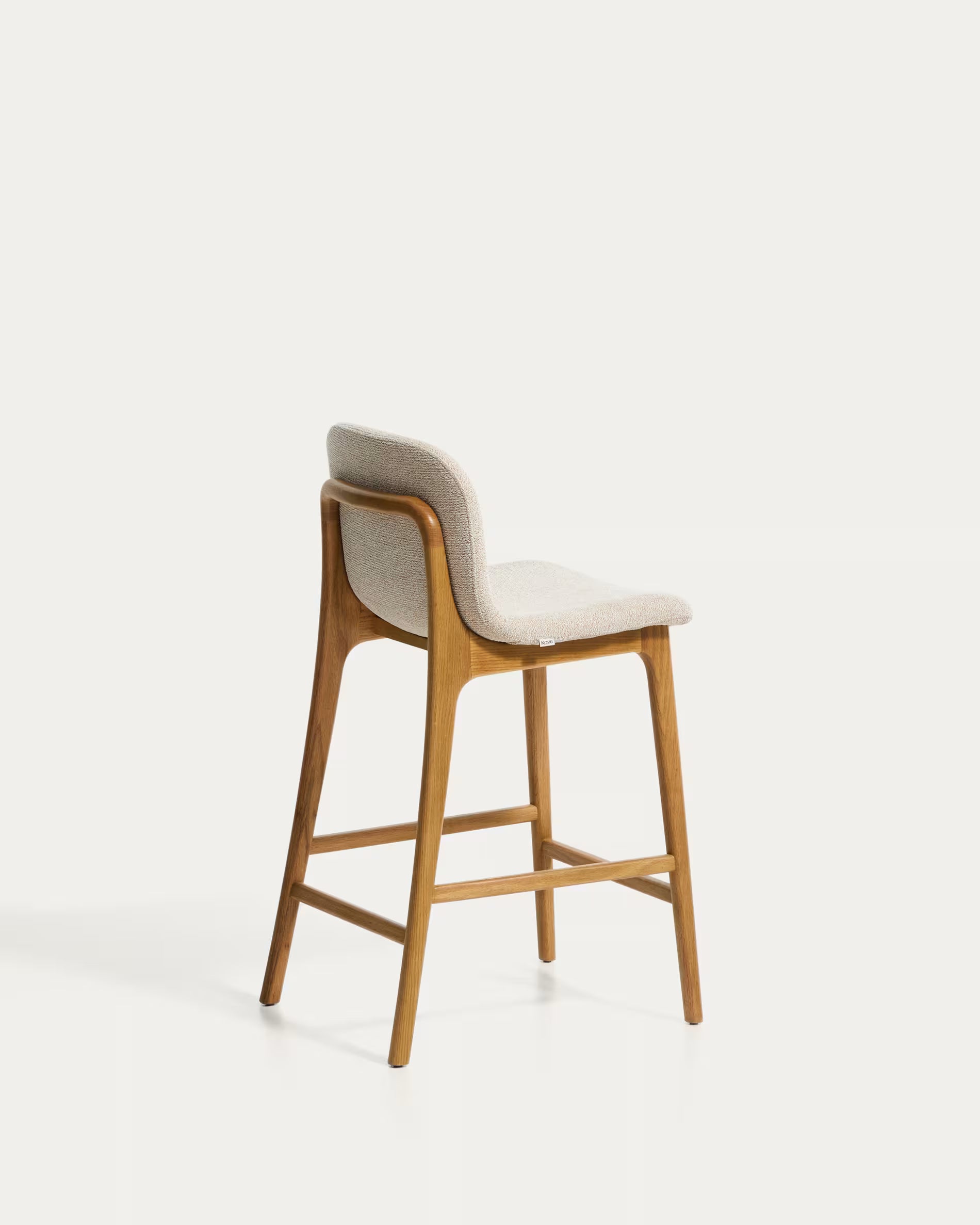Hocker ELNOR beige chenille met een eiken basis