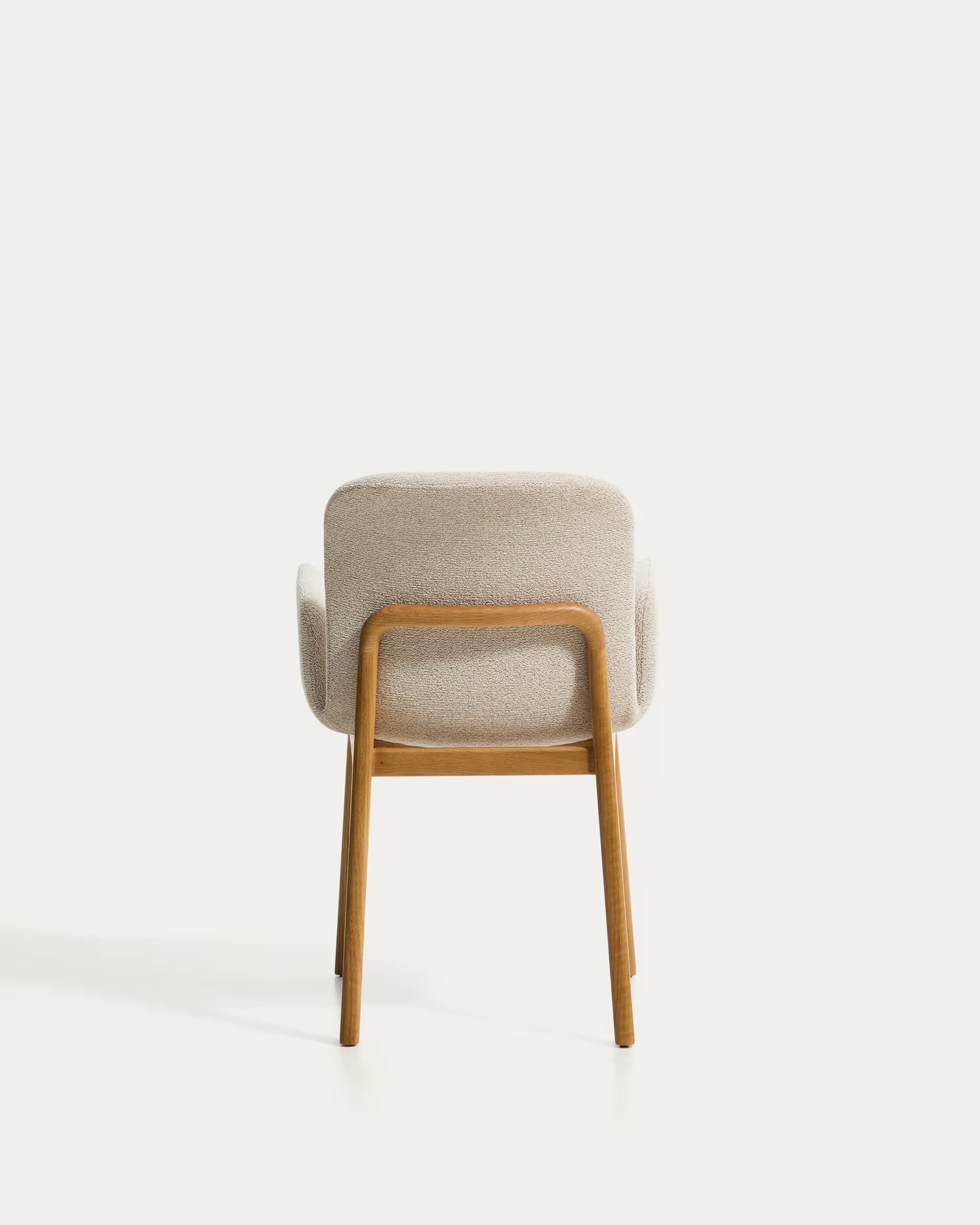 ELNOR fauteuil met armleuningen, beige chenille met een eiken basis.