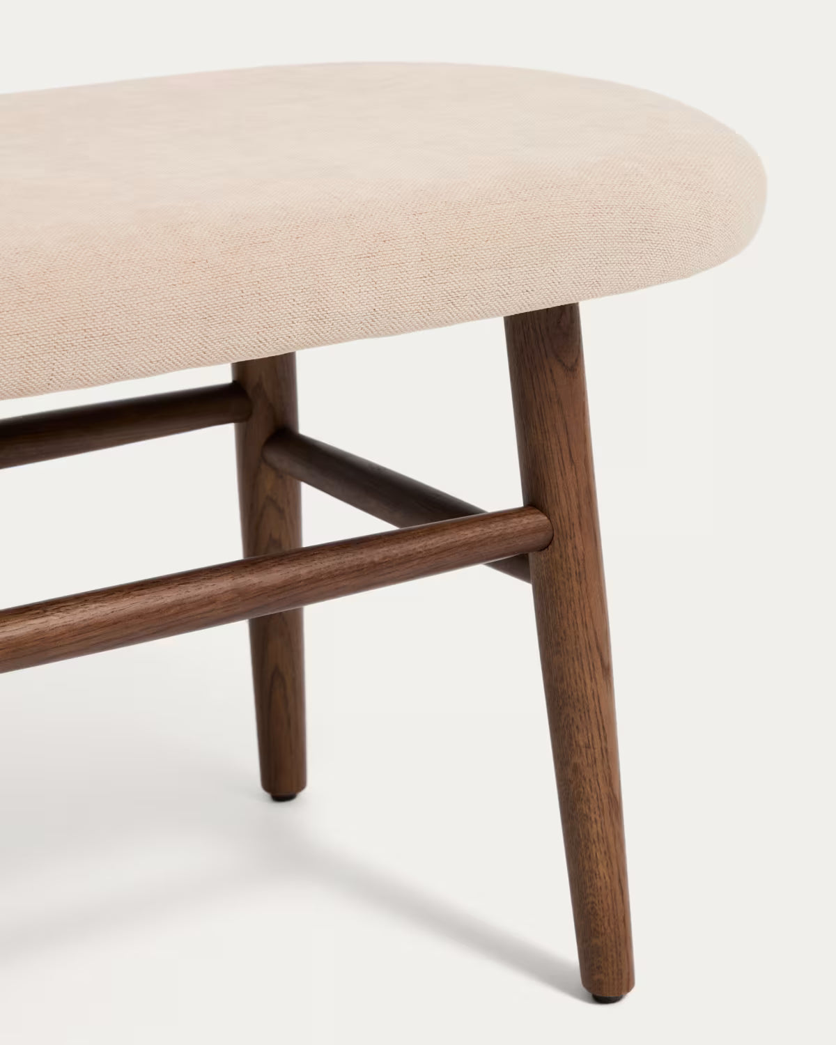 Beige HELDA bank met een donkere gefineerde eiken basis