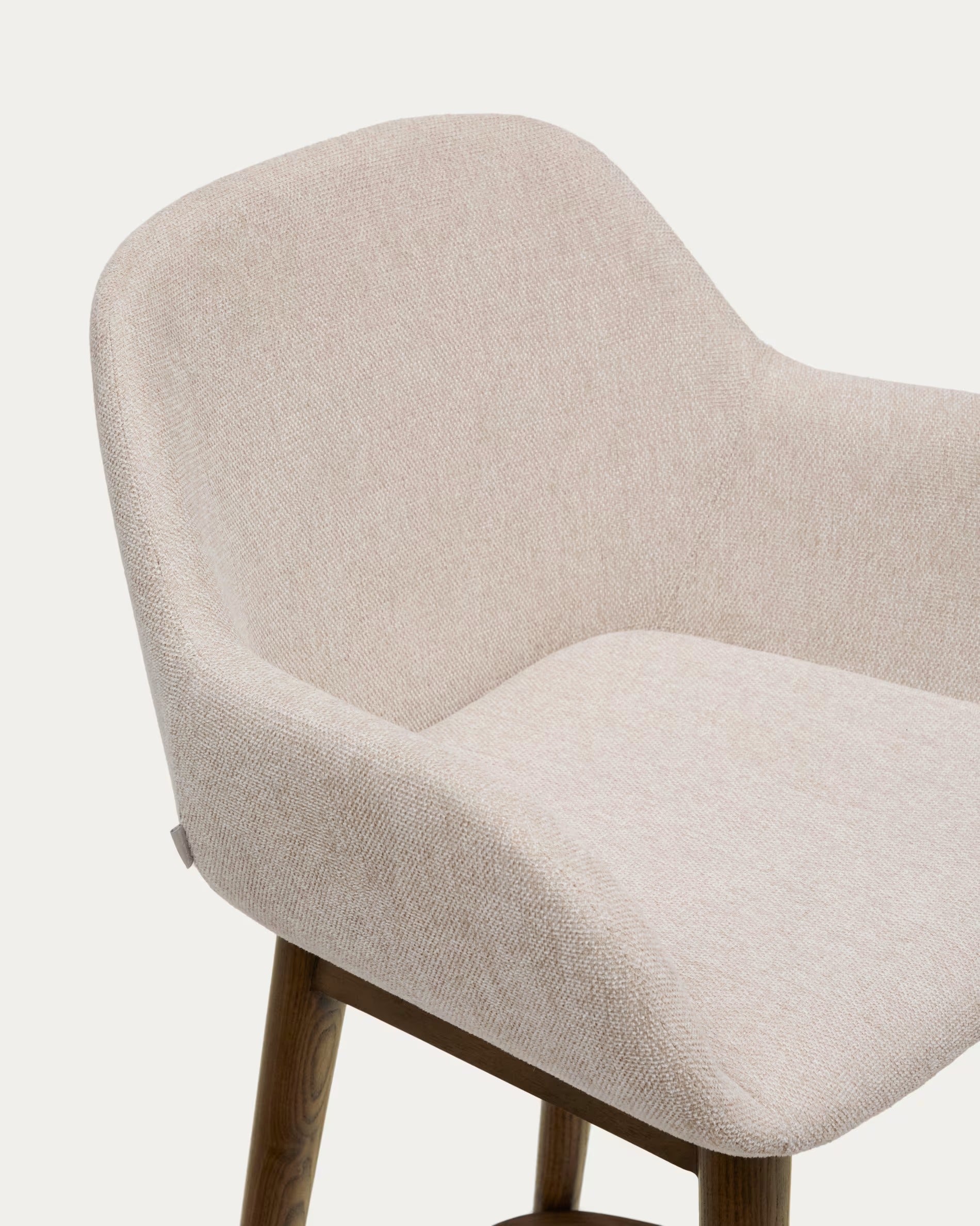 Barkruk KONNA beige met een donkere houten basis