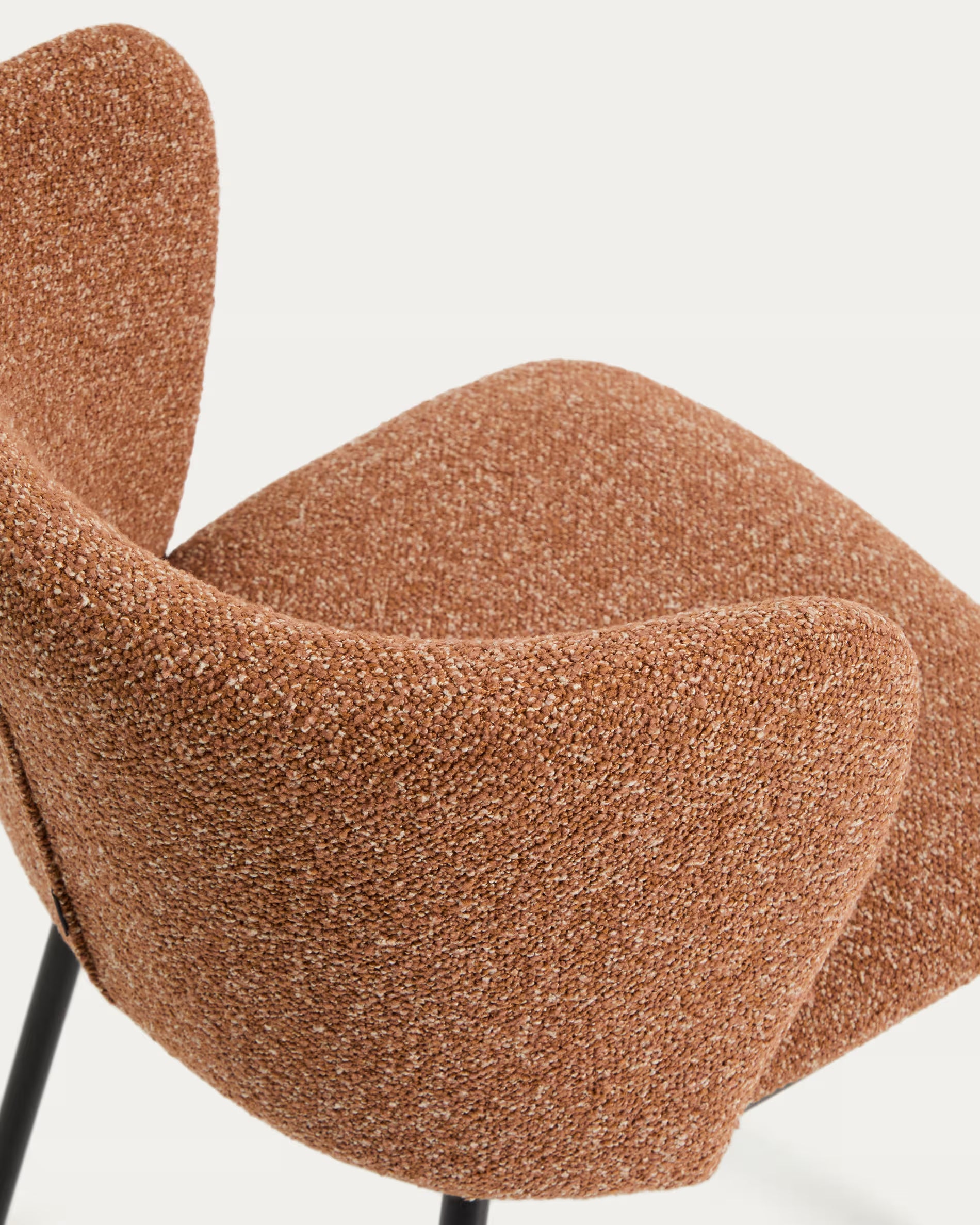 Stuhl CISELIA ziegelroter Chenille mit schwarzem Gestell