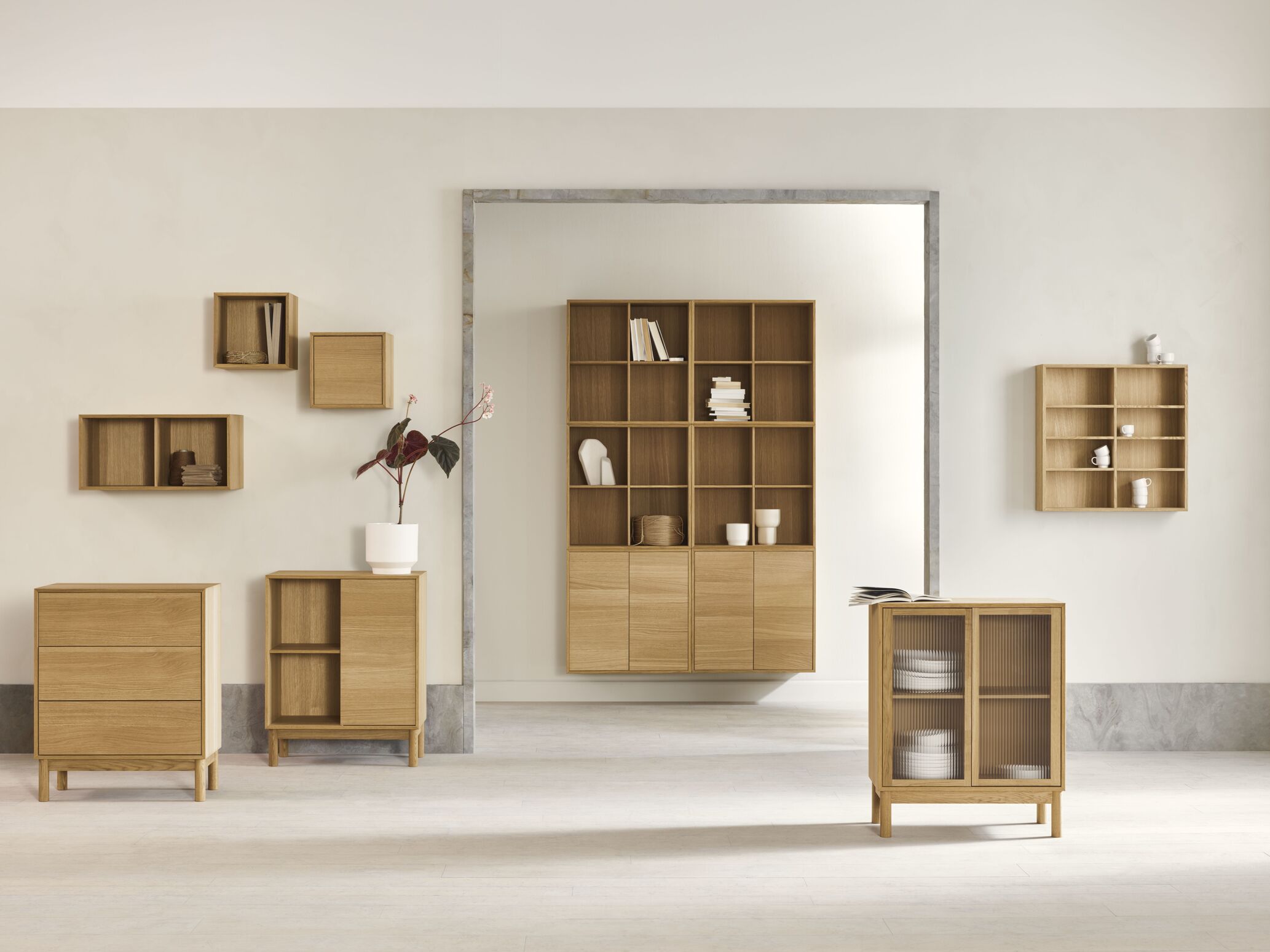 RTV-kast CASE notenhout