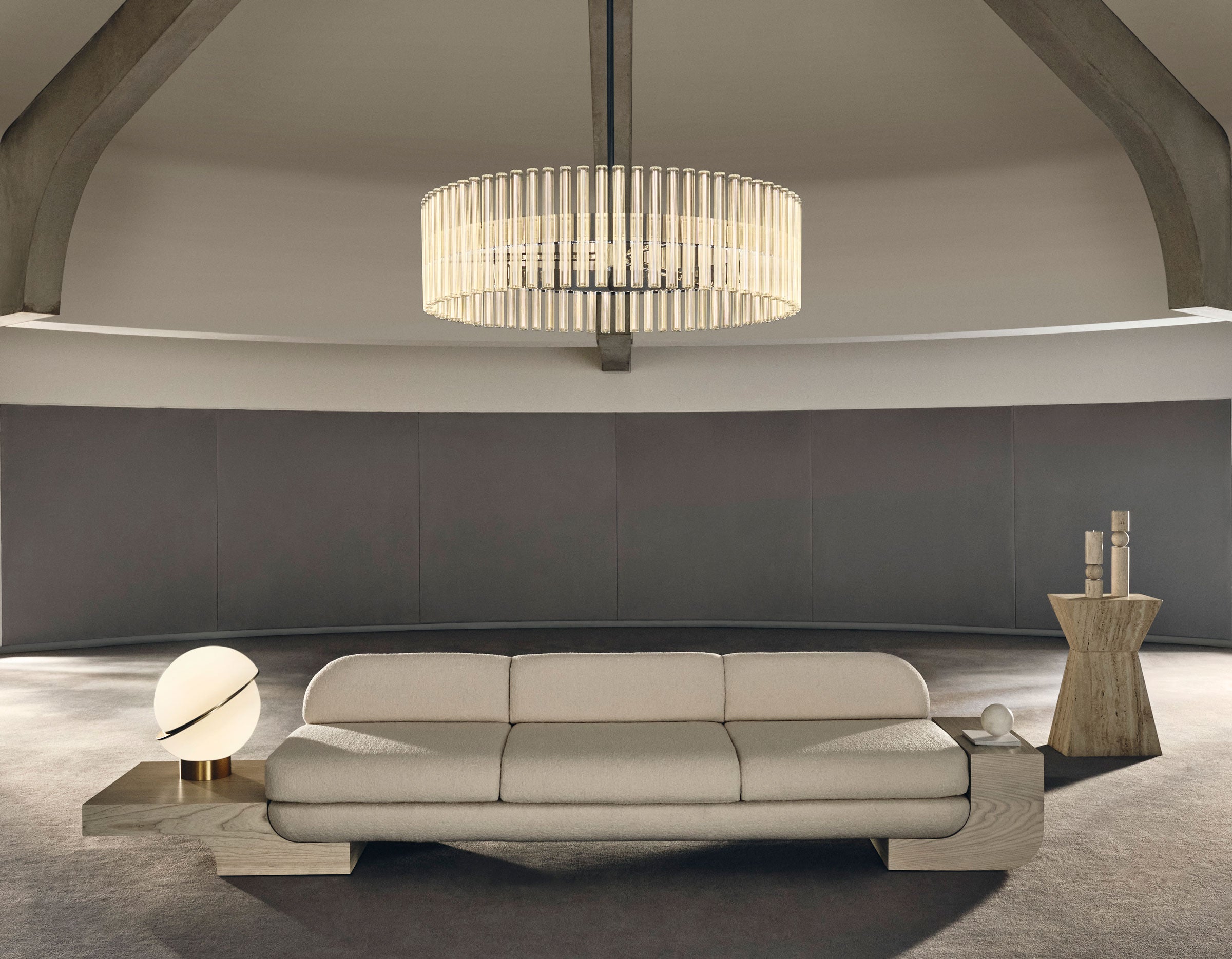 Tafellamp CRESCENT met opalen glazen kap en messing voet