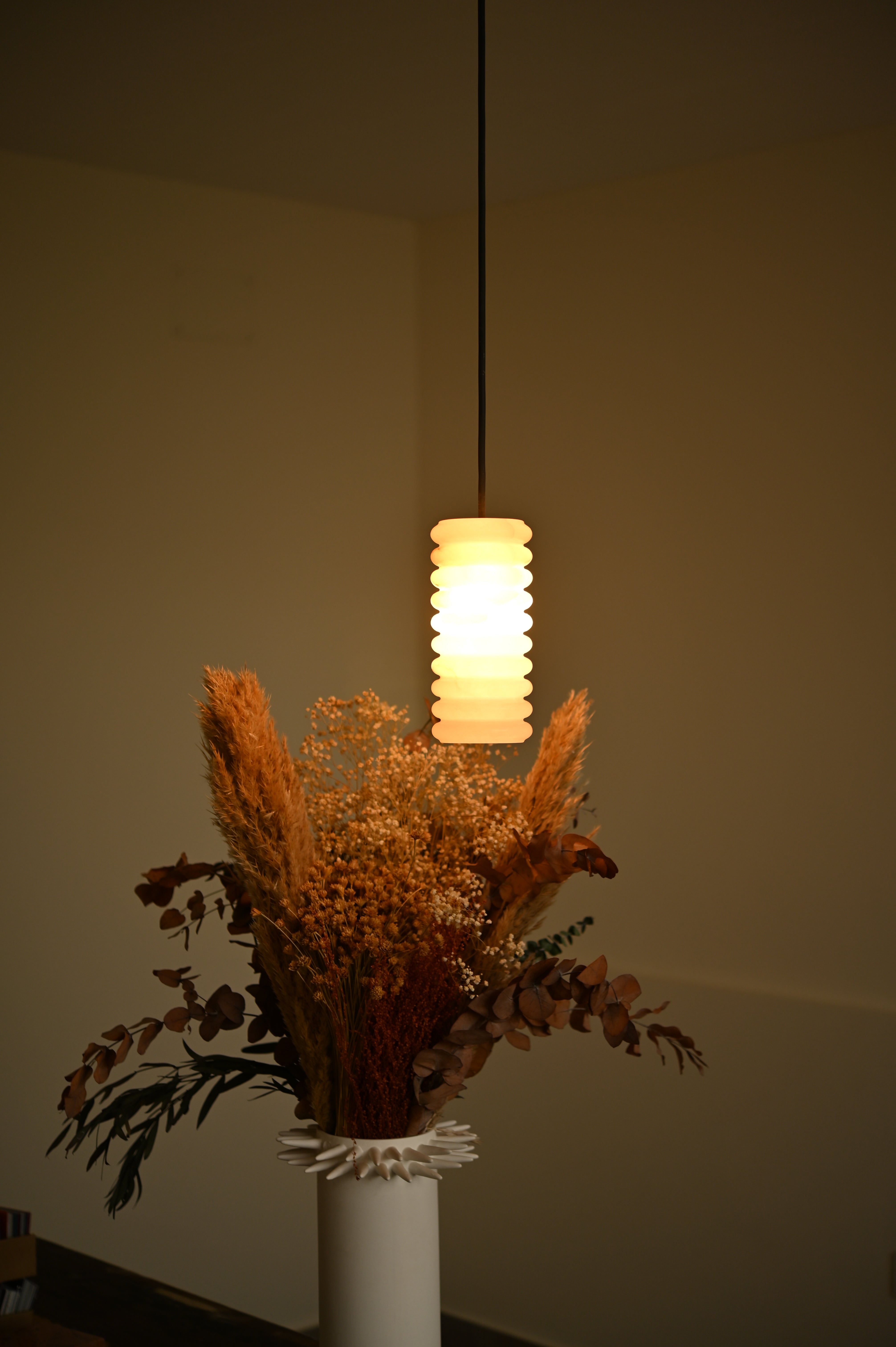 Hanglamp MANIKO FLUTA wit alabaster