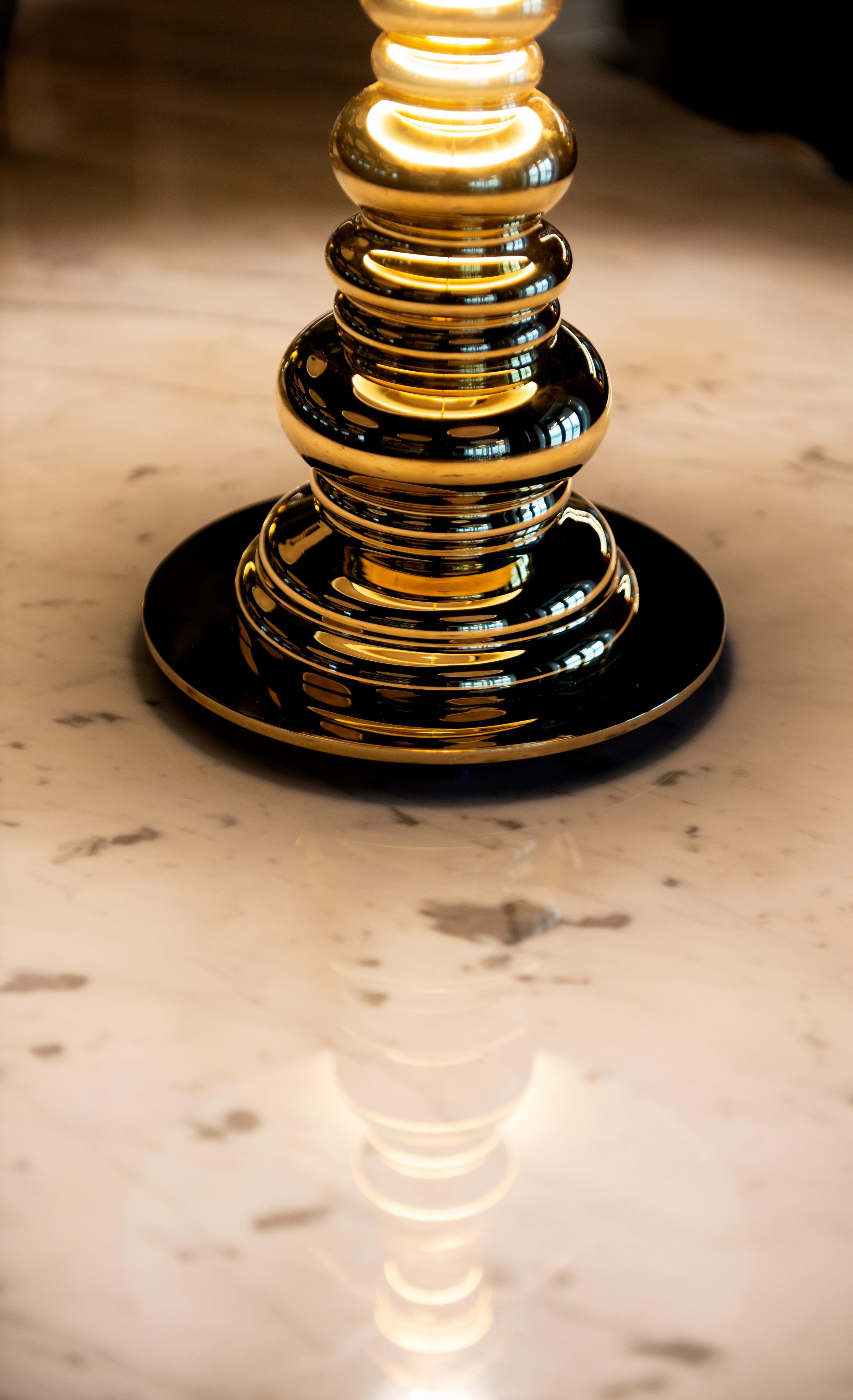 Tischlampe PUNK DELUXE dunkelgrau mit goldenem Fuß