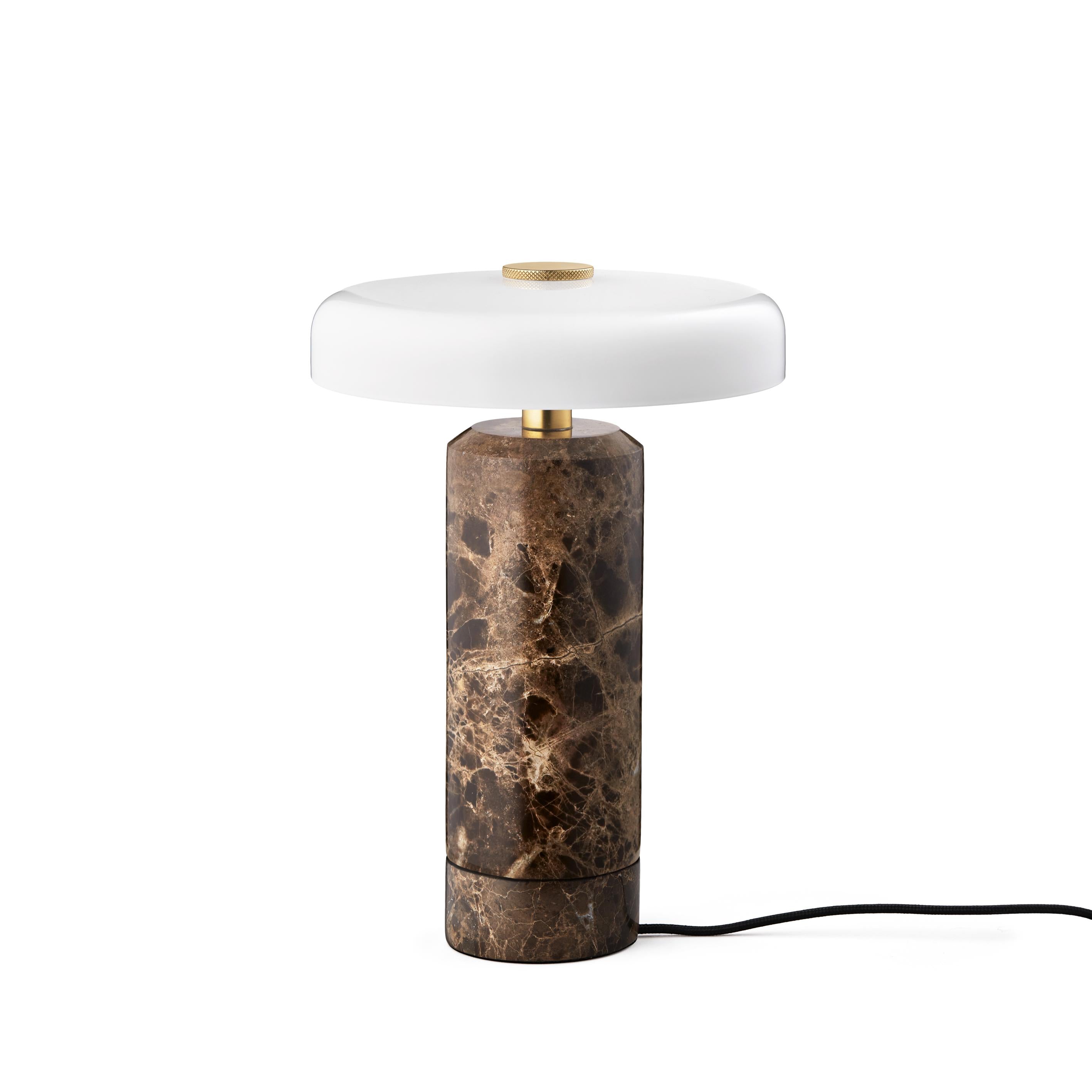 Draagbare lamp TRIP bruin marmer met melkachtig wit glas