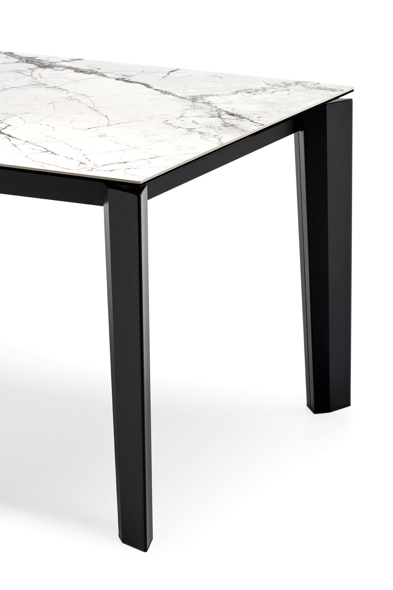 Uittrekbare tafel DELTA met wit blad en zwarte basis