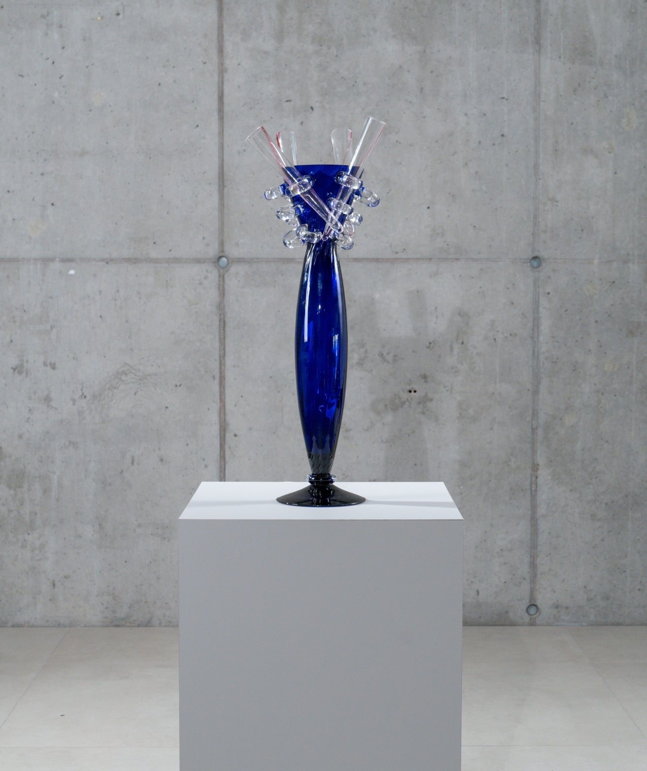 Amarillide vase blue inflatable glass