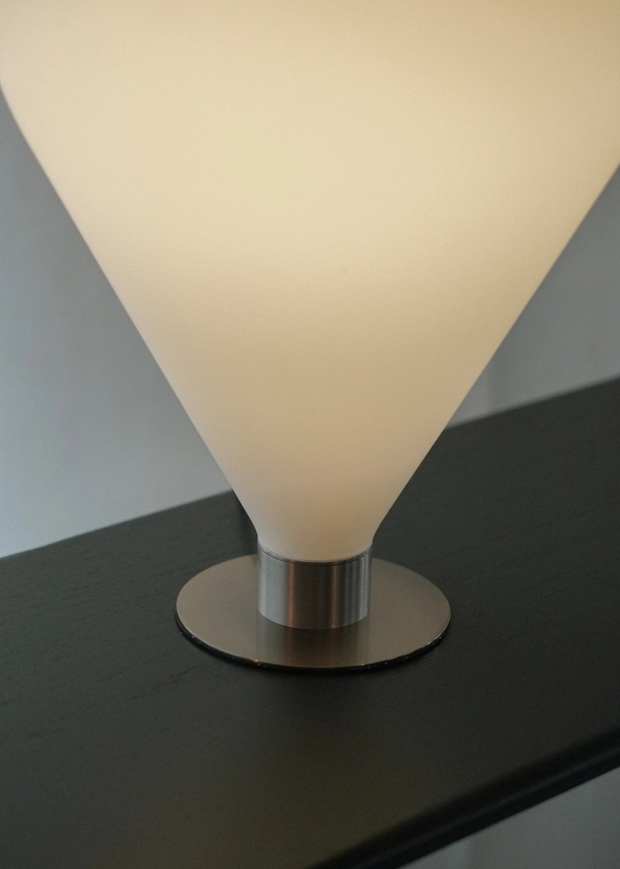 Lampa stołowa ELY biały klosz ze srebrną podstawą ze ściemniaczem