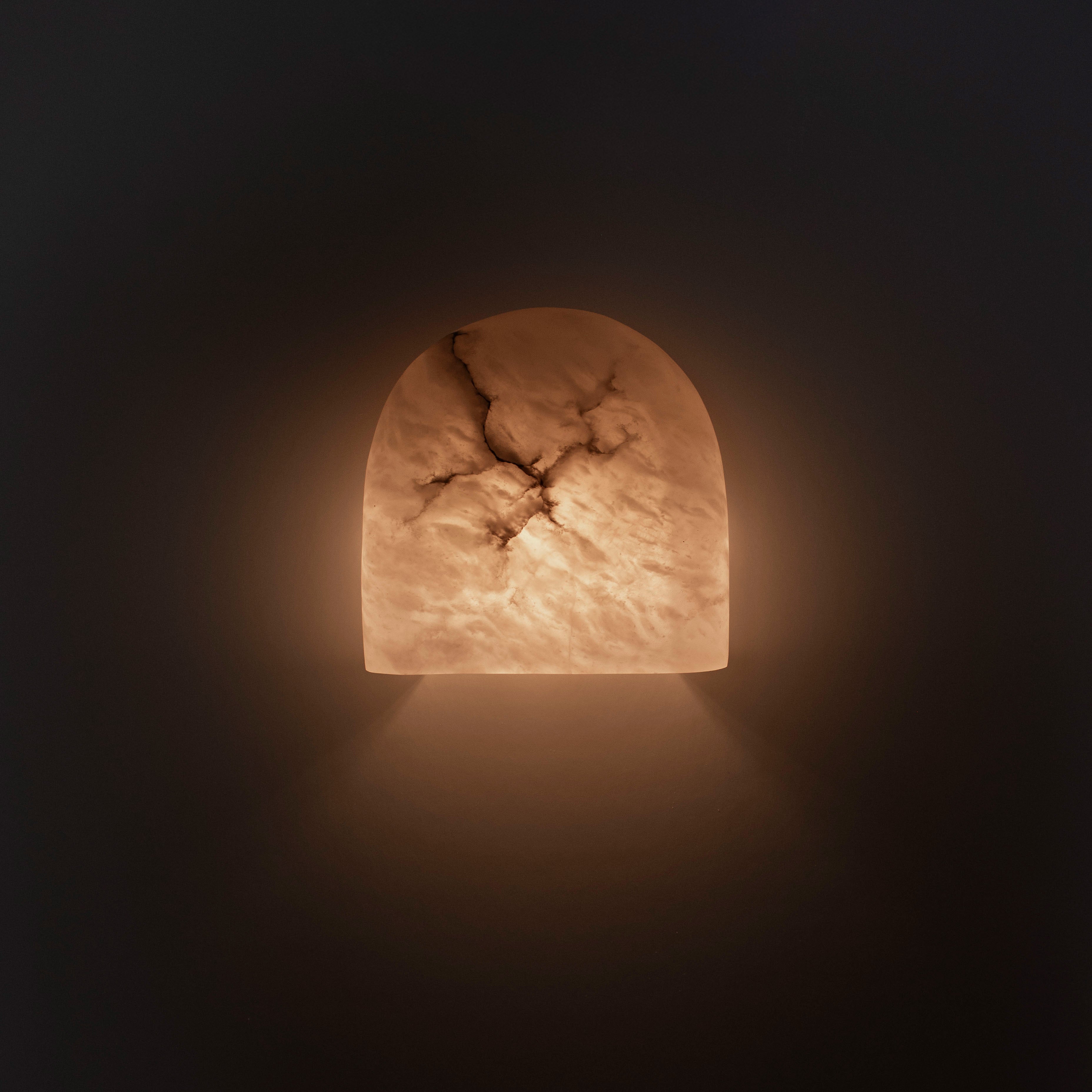 Wandlamp alabaster TAYGETA met patroonafwerking