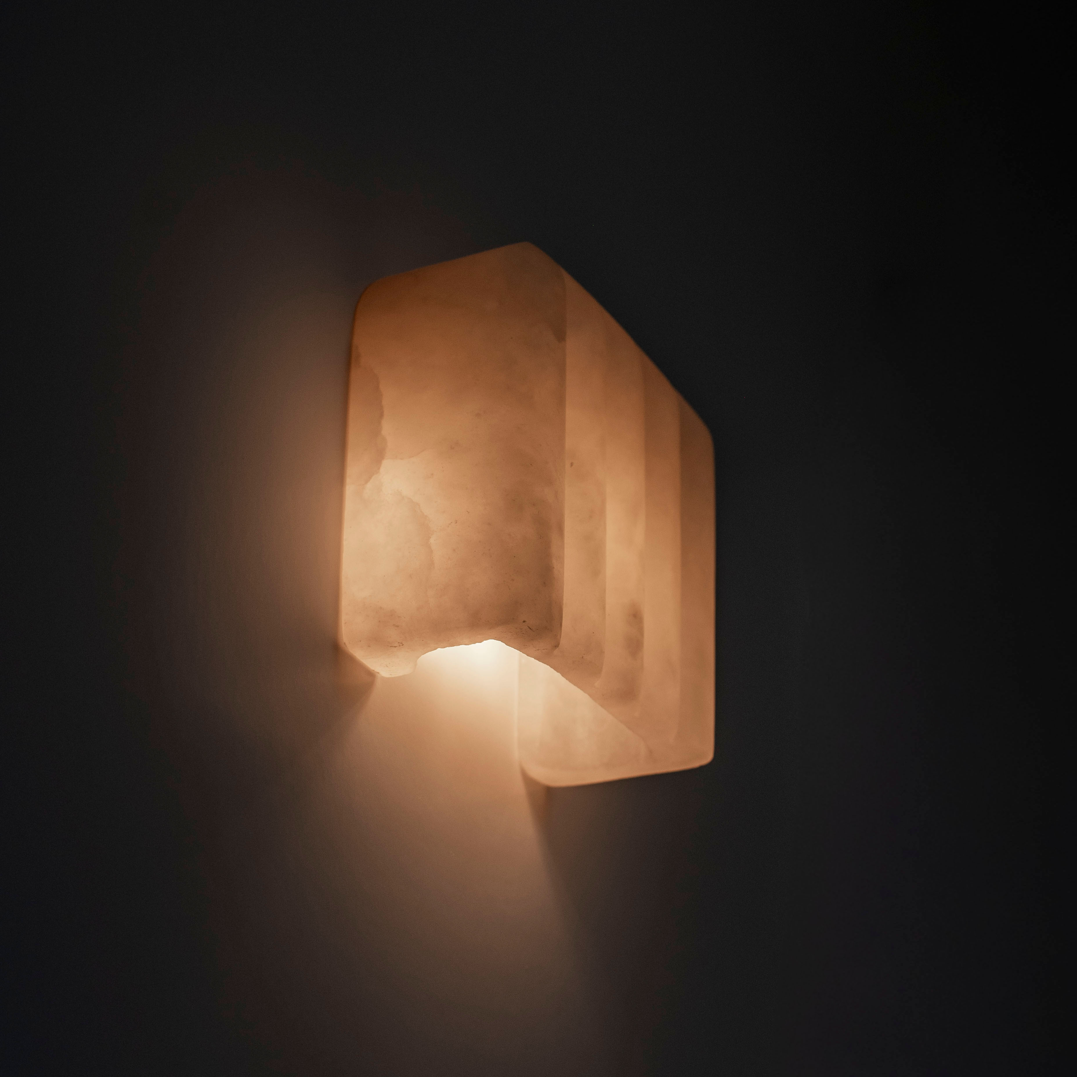 MEROPE Alabaster Wandlamp met een matte afwerking