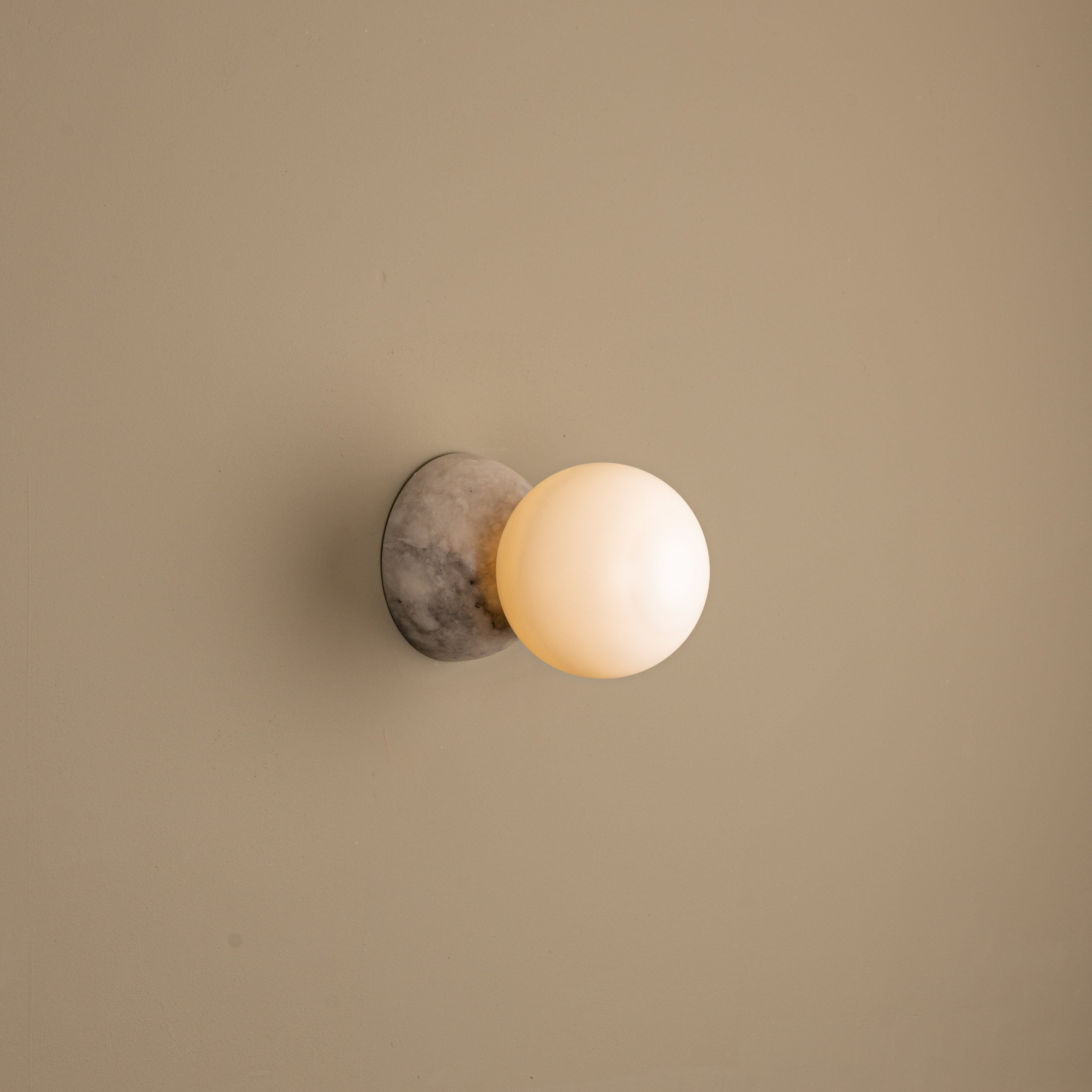 Wandlamp EKLIPSO donkerbeige alabaster
