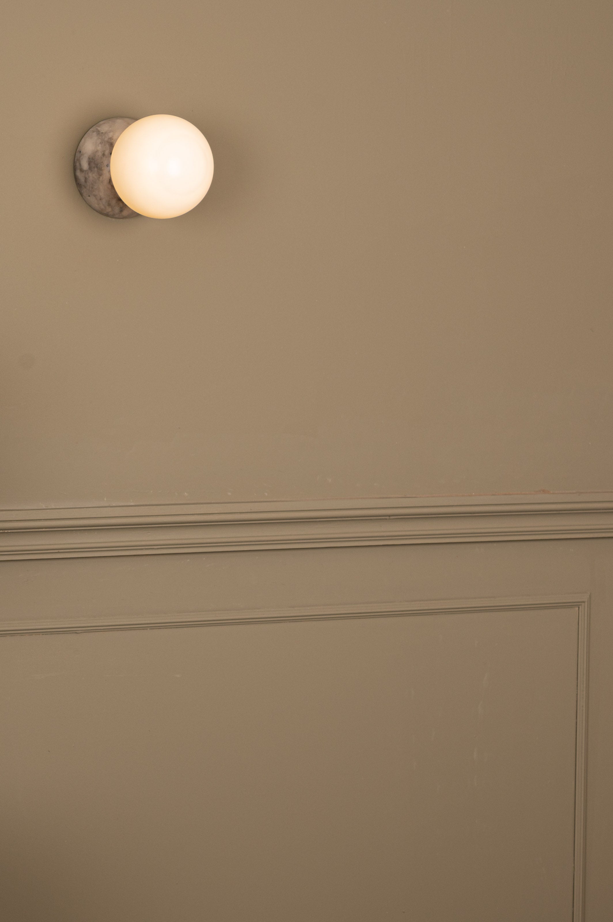 Wandlamp EKLIPSO donkerbeige alabaster