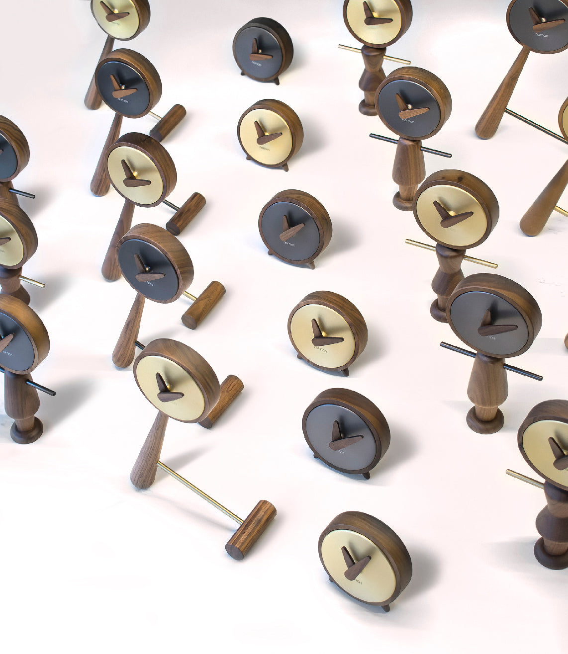 MINI PUNTERO table clock walnut wood with graphite finish