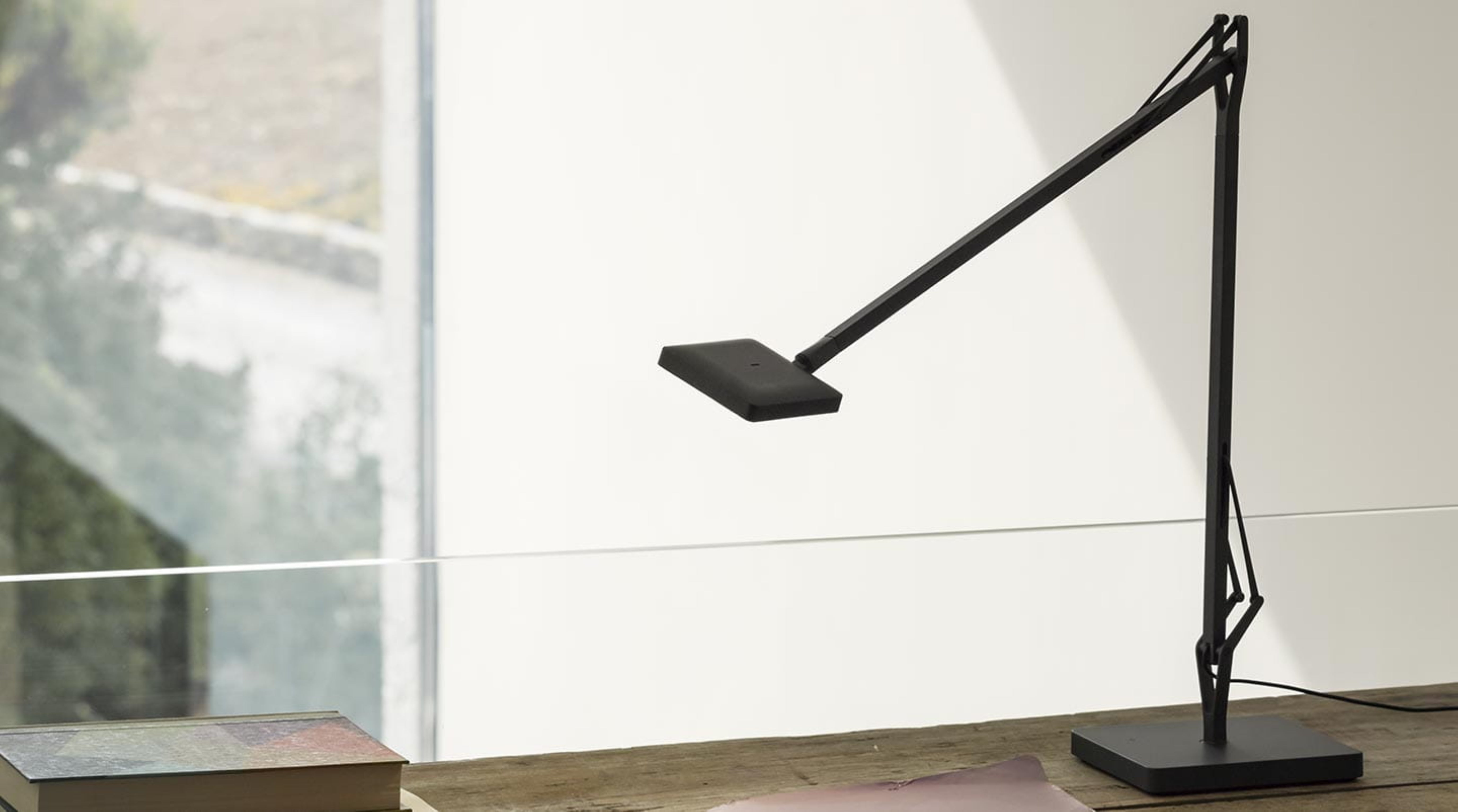 KELVIN EDGE BASE Desk Lamp Black