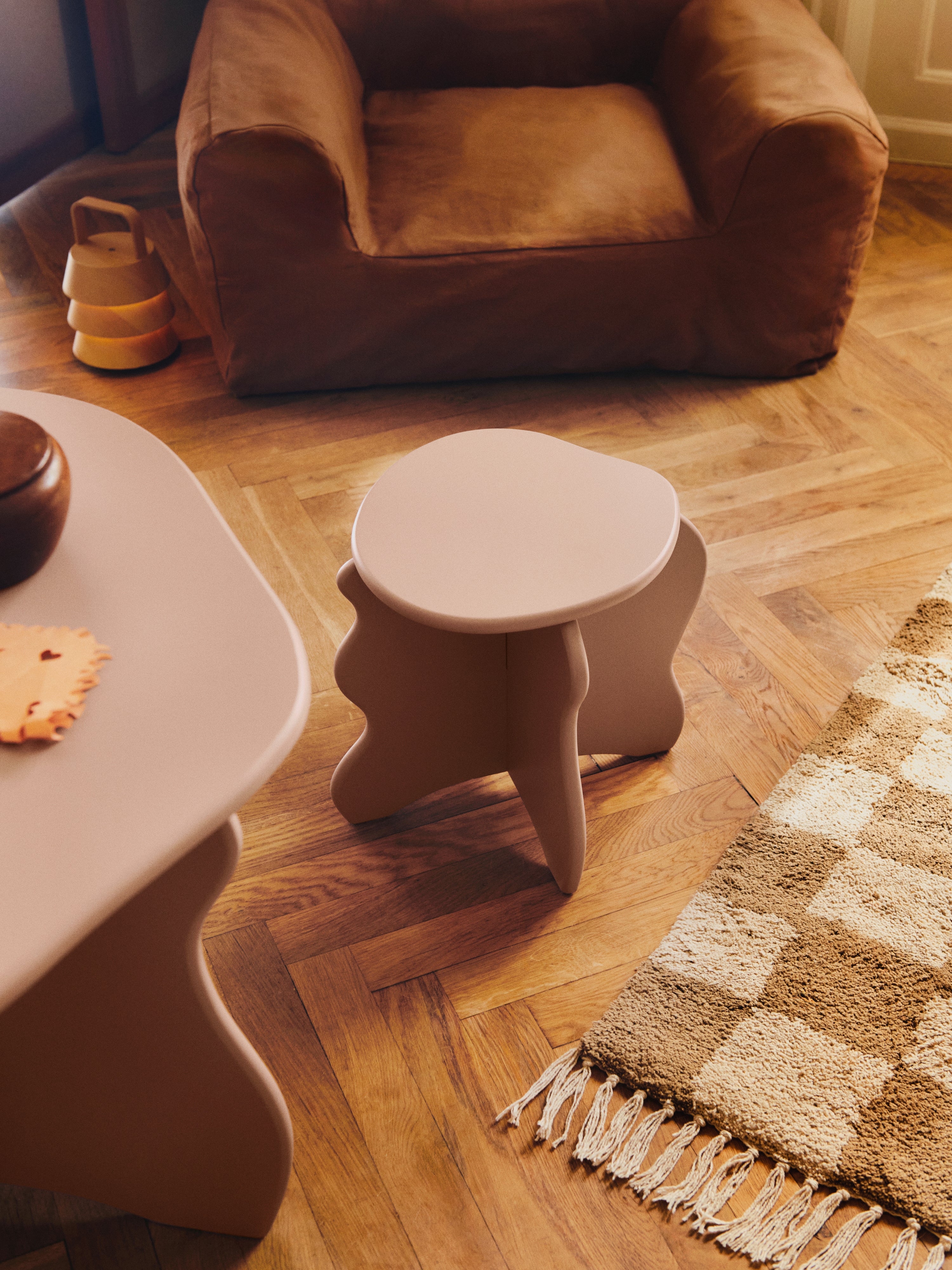 MARA green rug with sand
