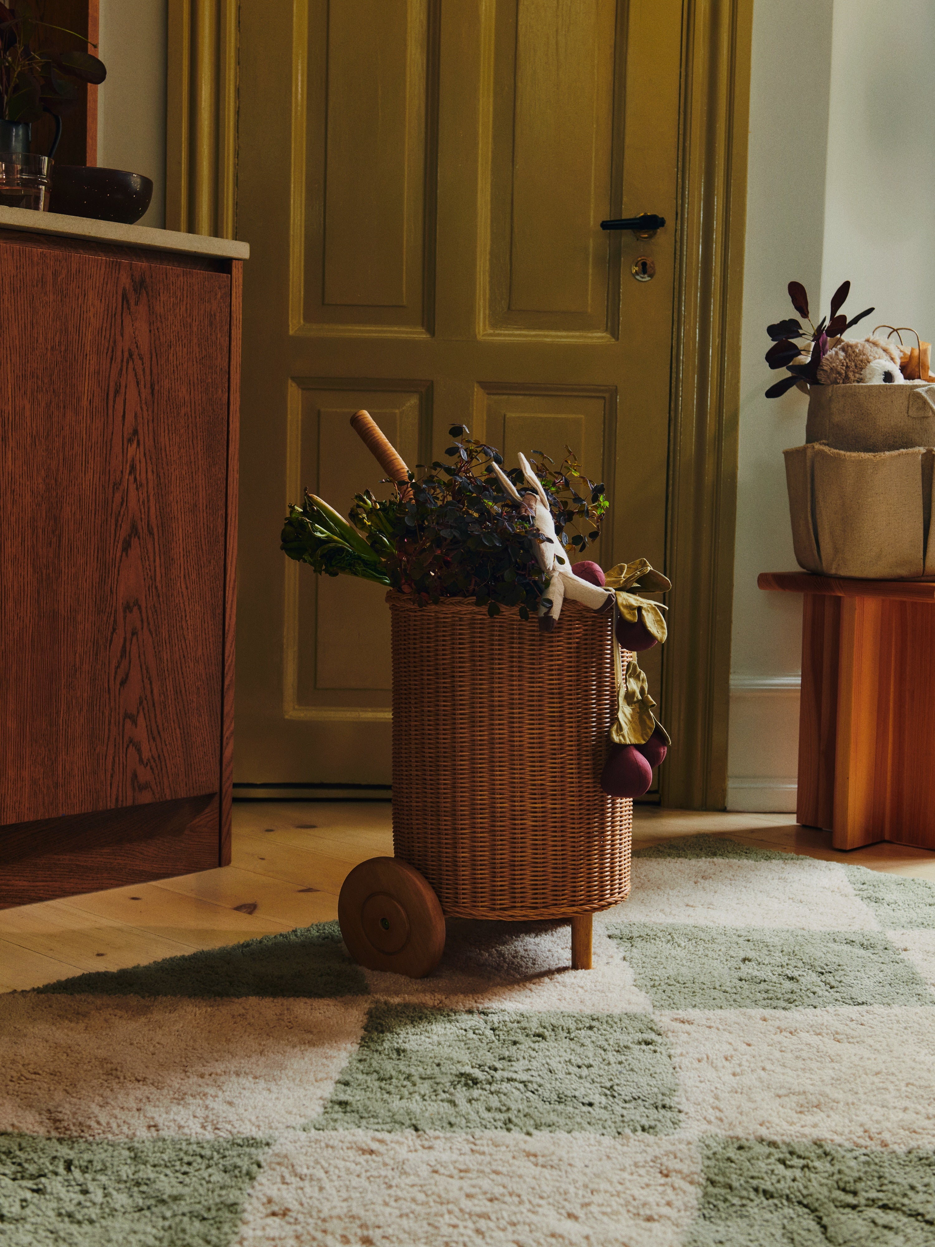 SALA PIECE side table made of solid Douglas fir