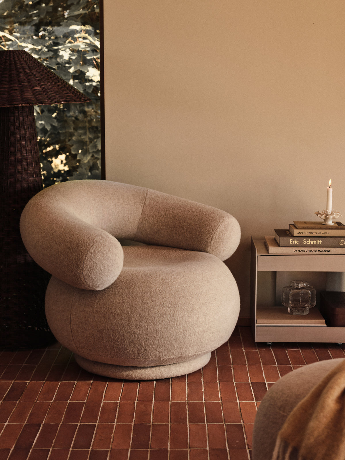 Fauteuil ORBO Vanir zwart met honingkleur