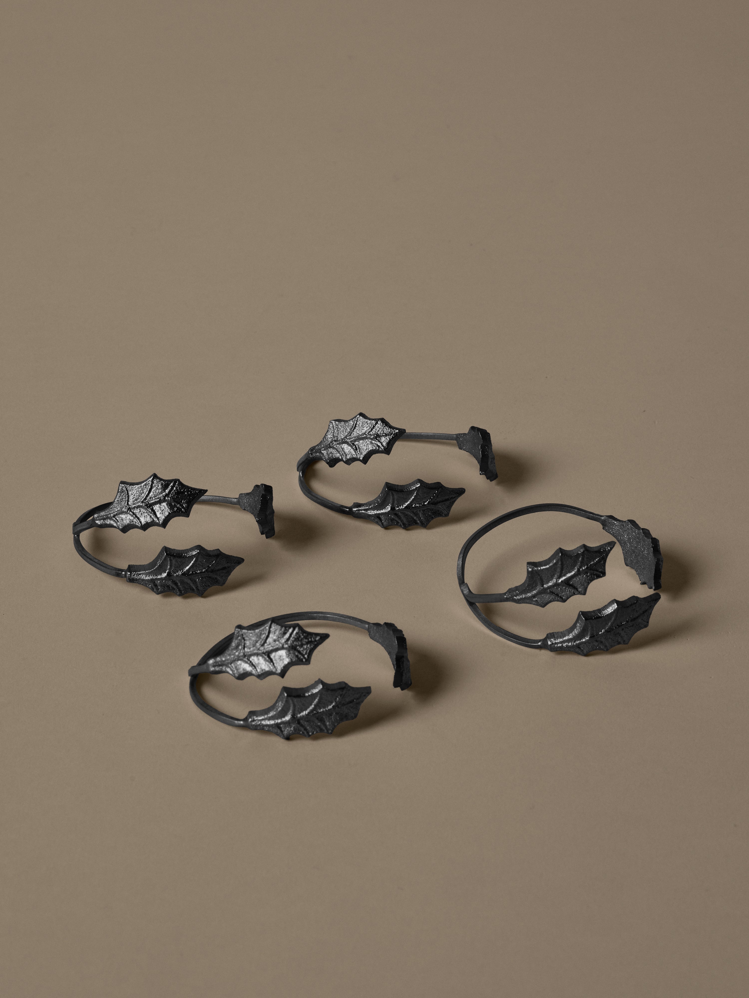 HOLLY LEAF Black Brass Napkin Ring Set
