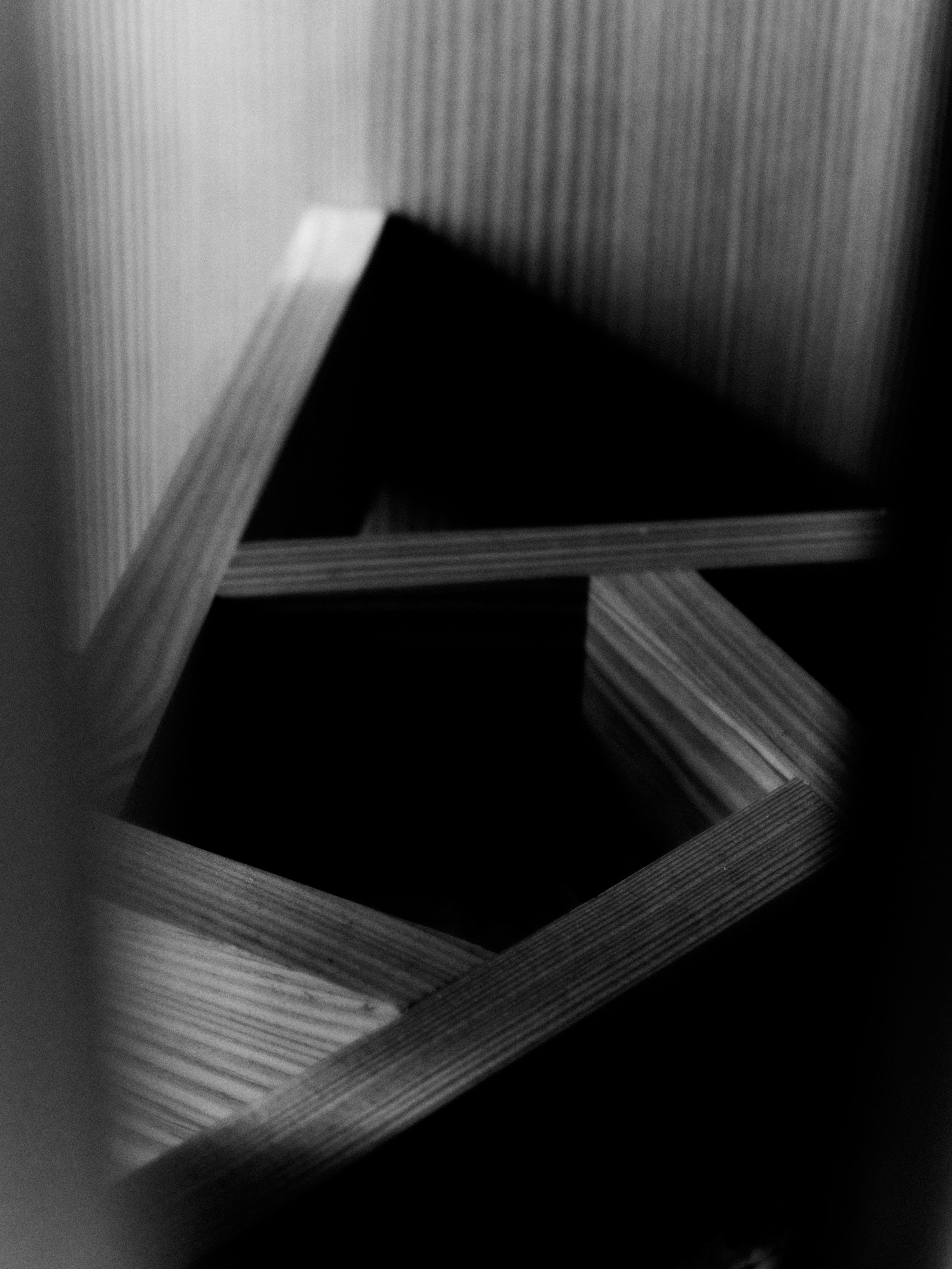 Rundtisch AUKKO aus massivem Douglasienholz