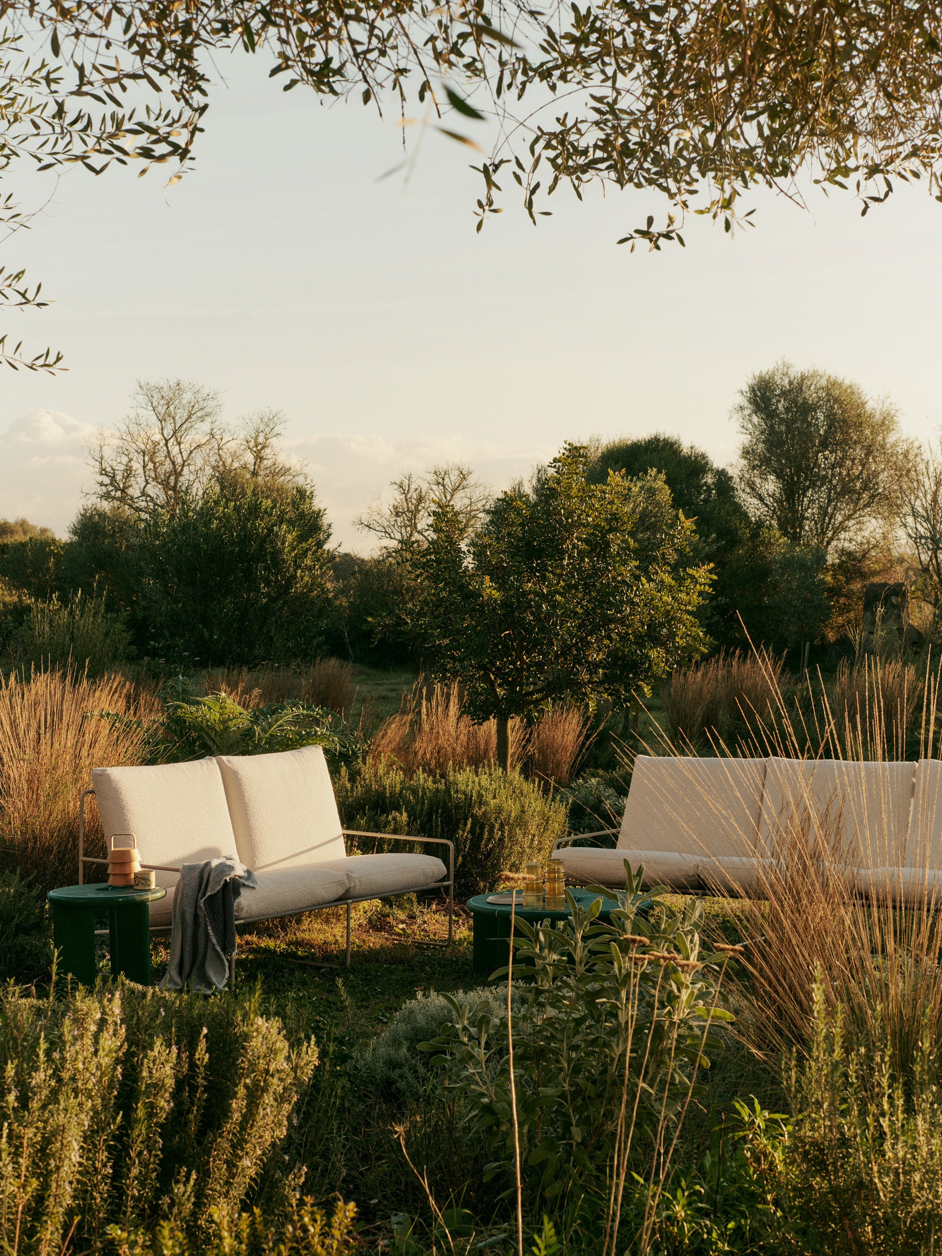 Sofa 3-Sitzer für den Außenbereich DESERT gebrochenes Weiß mit beigem Gestell