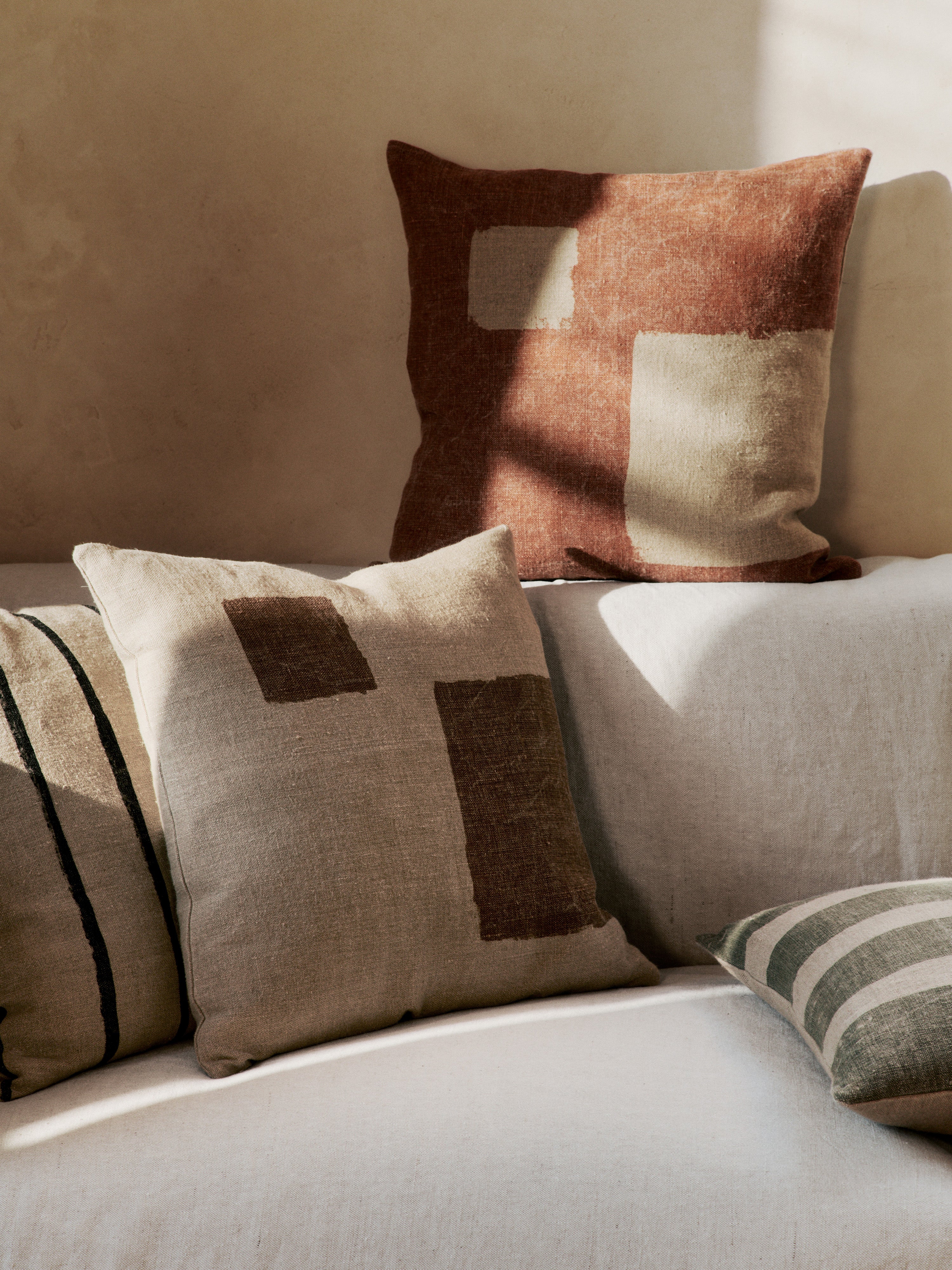 Decoratieve kussen OLEO matcha met beige