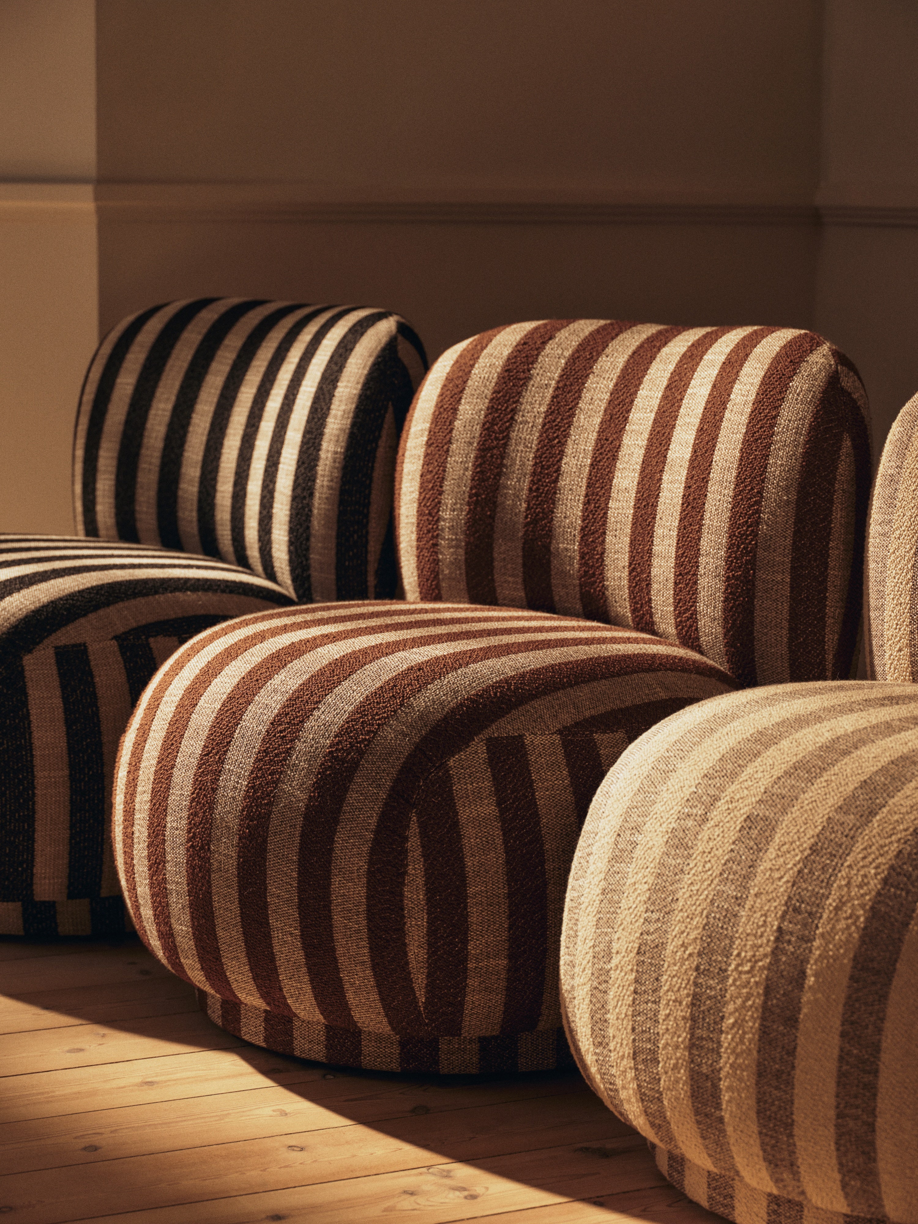 Draaistoel RICO PICCOLO LOUNGE Louisiana chocolade met zandkleur