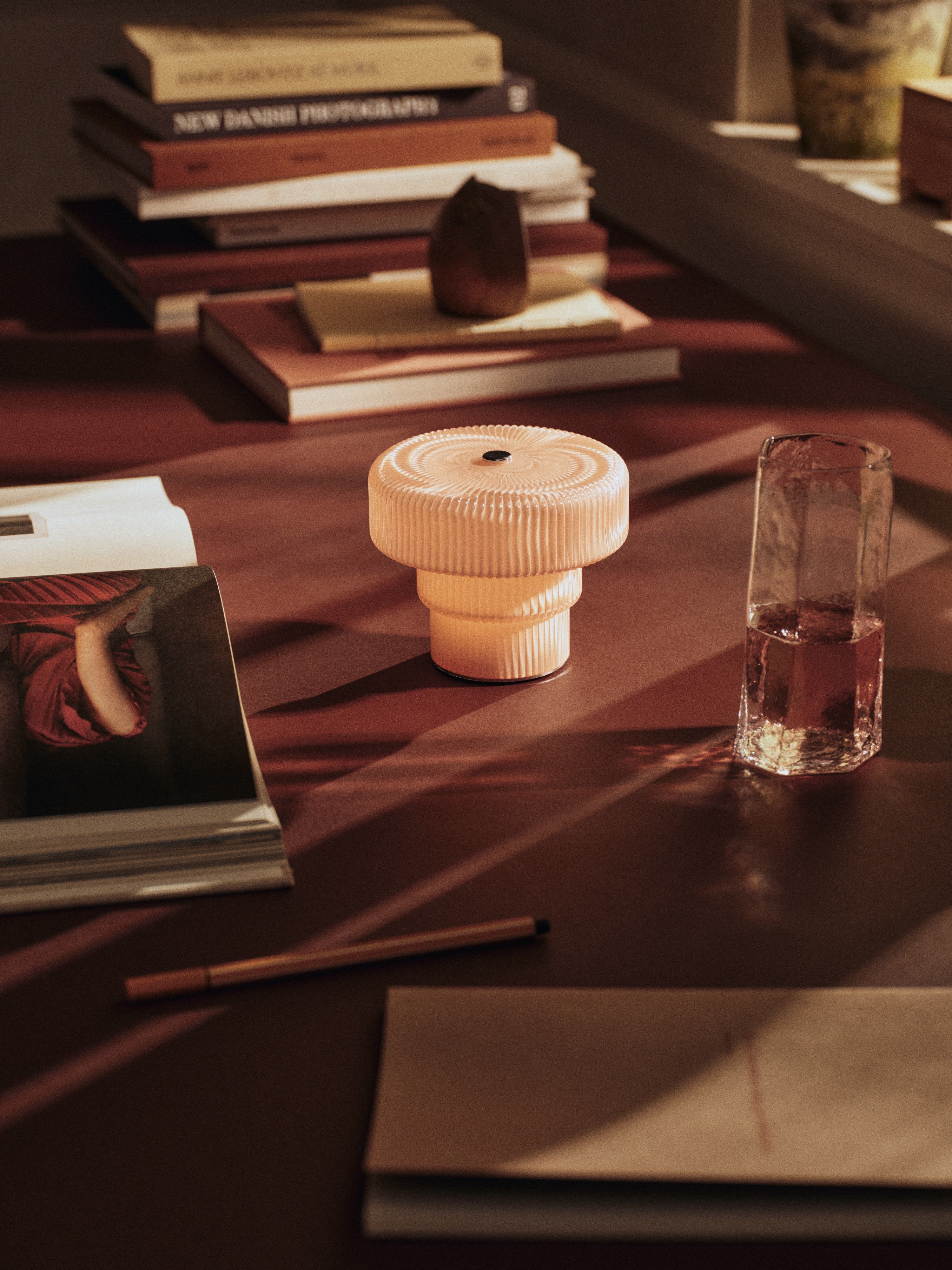 Tragbare Lampe RIPPLE rosa Glas