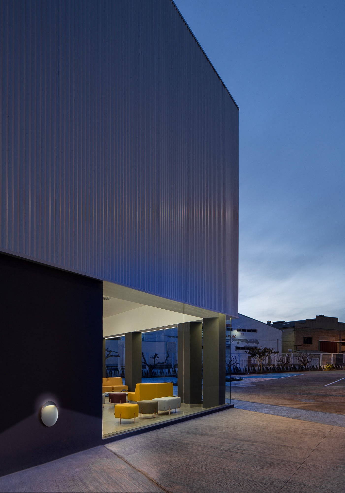 Lampa ścienna FLINDT aluminium