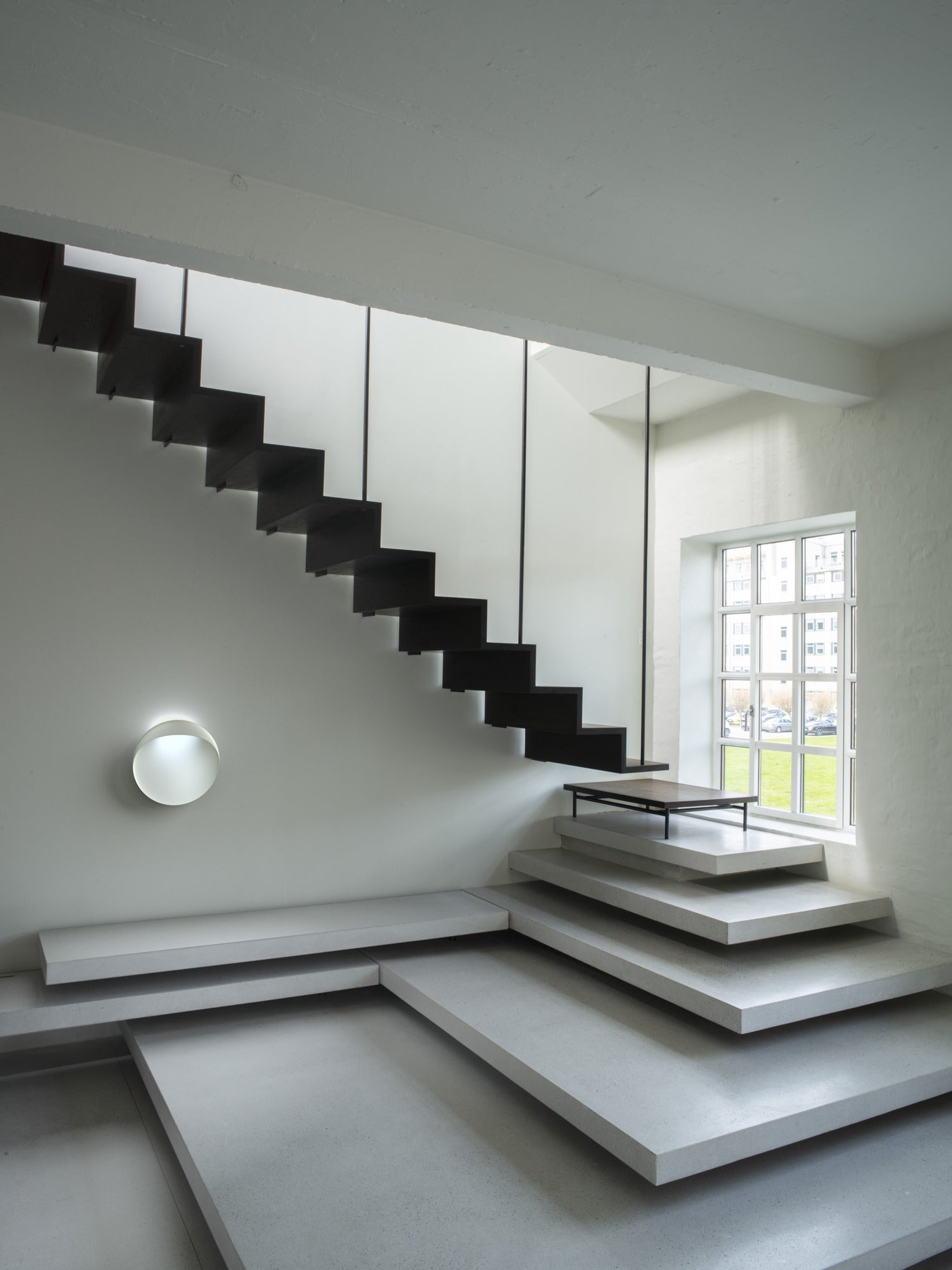 Lampa ścienna FLINDT biały