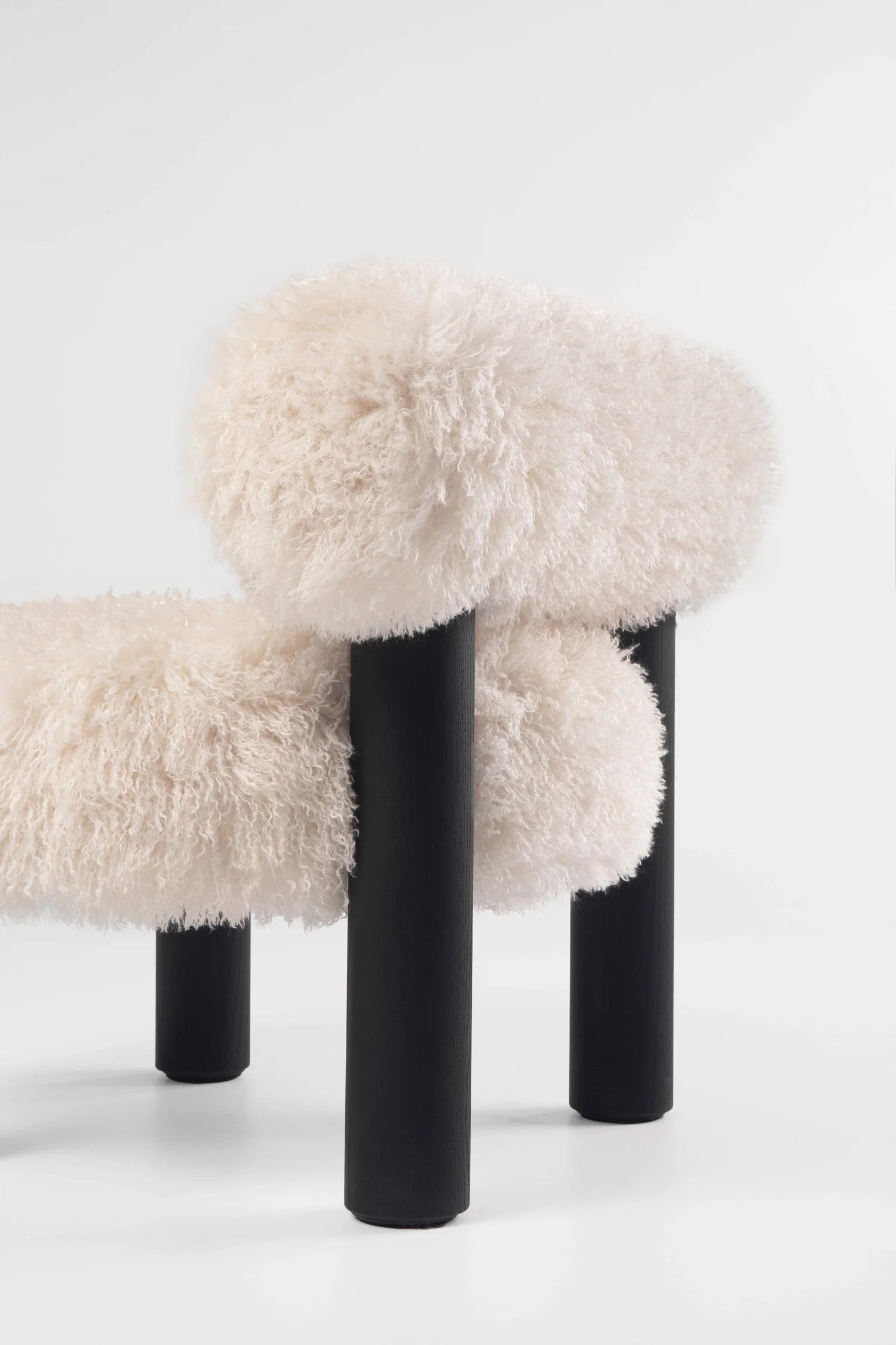 Fotel GROPIUS CS2 - FLUFFY EDITION sztuczne futerko do salonu – Noom