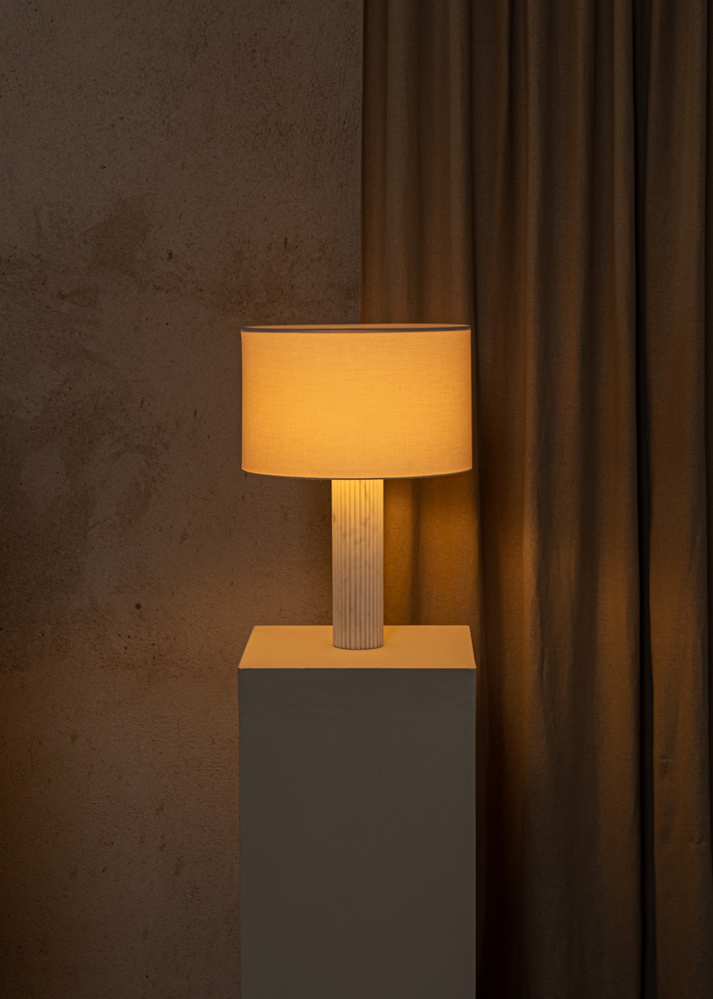 FLUTA Table Lamp White Marble