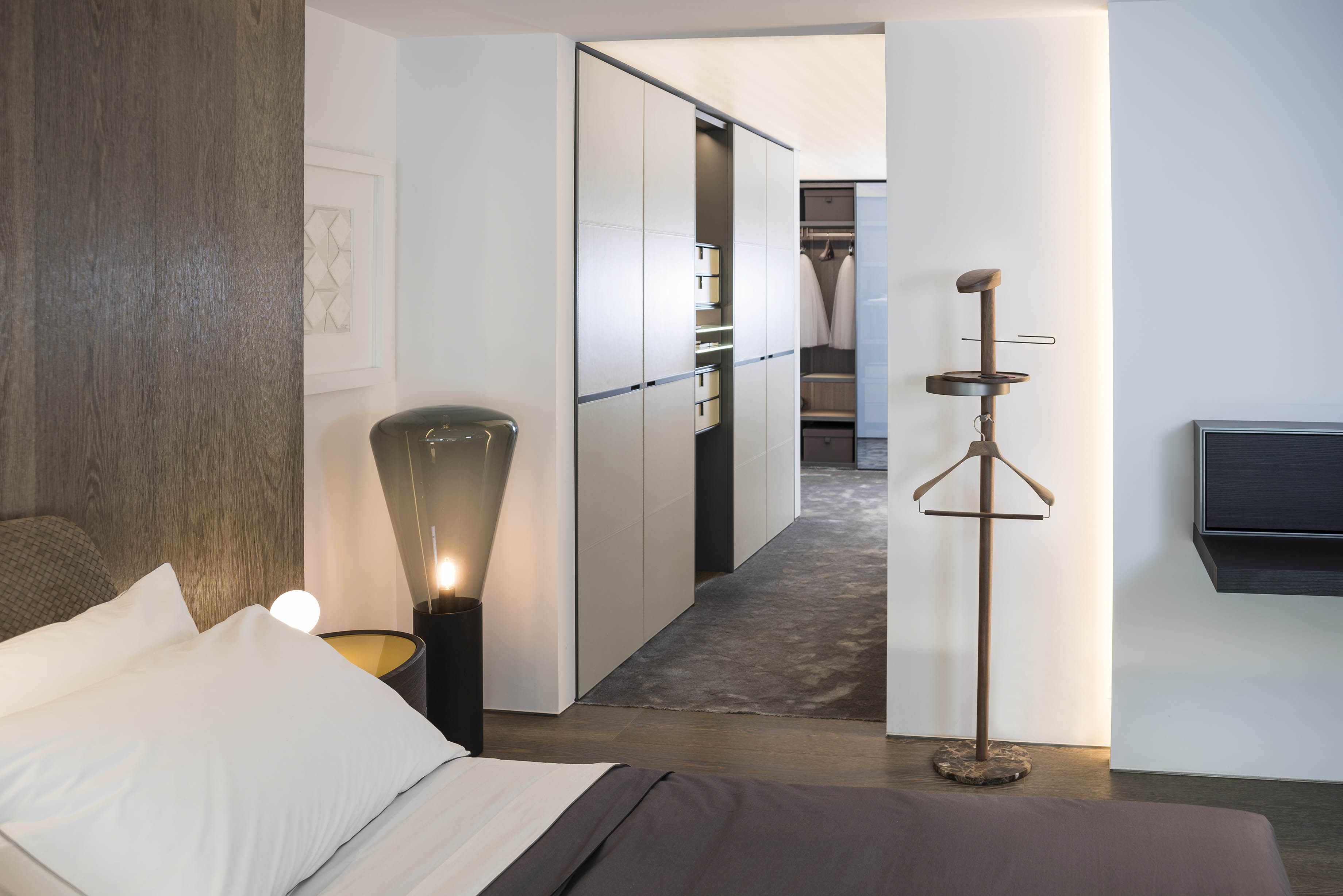 GALAN M coat rack in walnut wood with brown marble and graphite finish