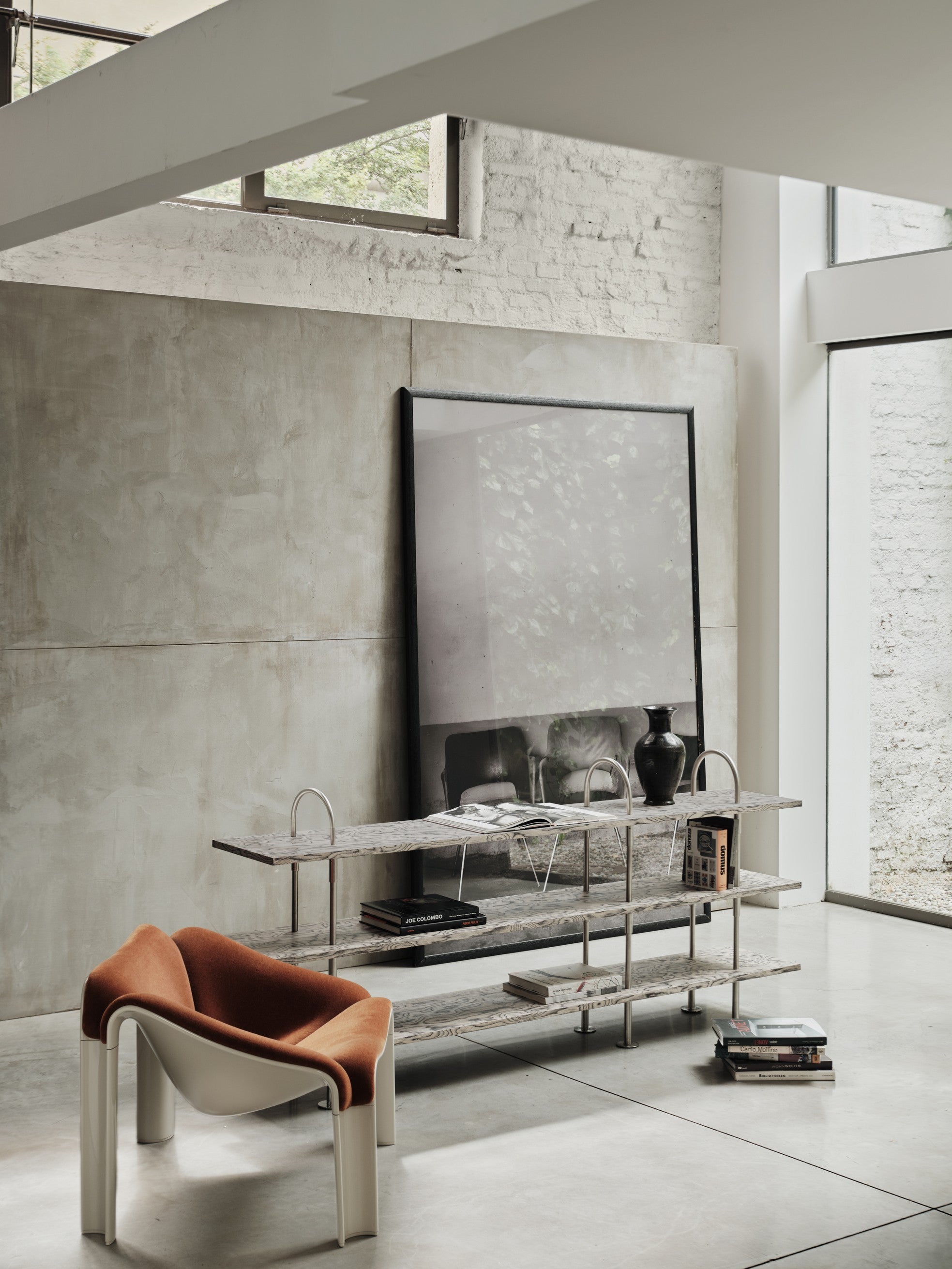 Fotel F300 rood met witte basis [Amelia verbeterd]