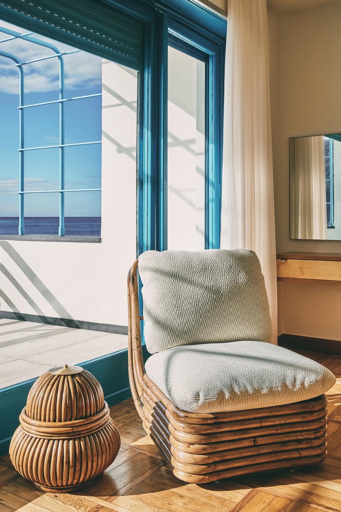 Boheemse fauteuil 72 gestoffeerd met een rieten basis