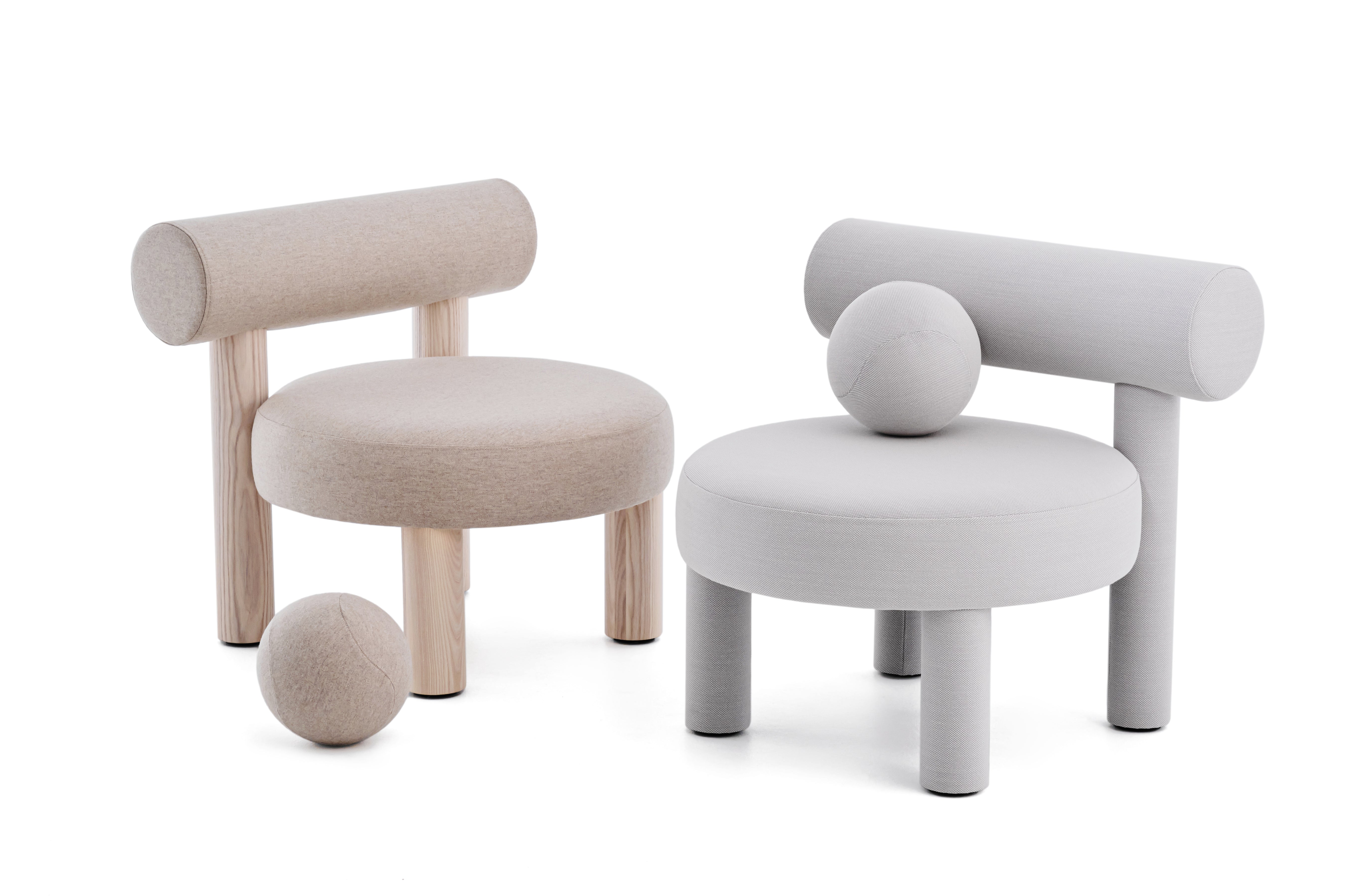 GROPIUS CS2 upholstered armchair with wooden base