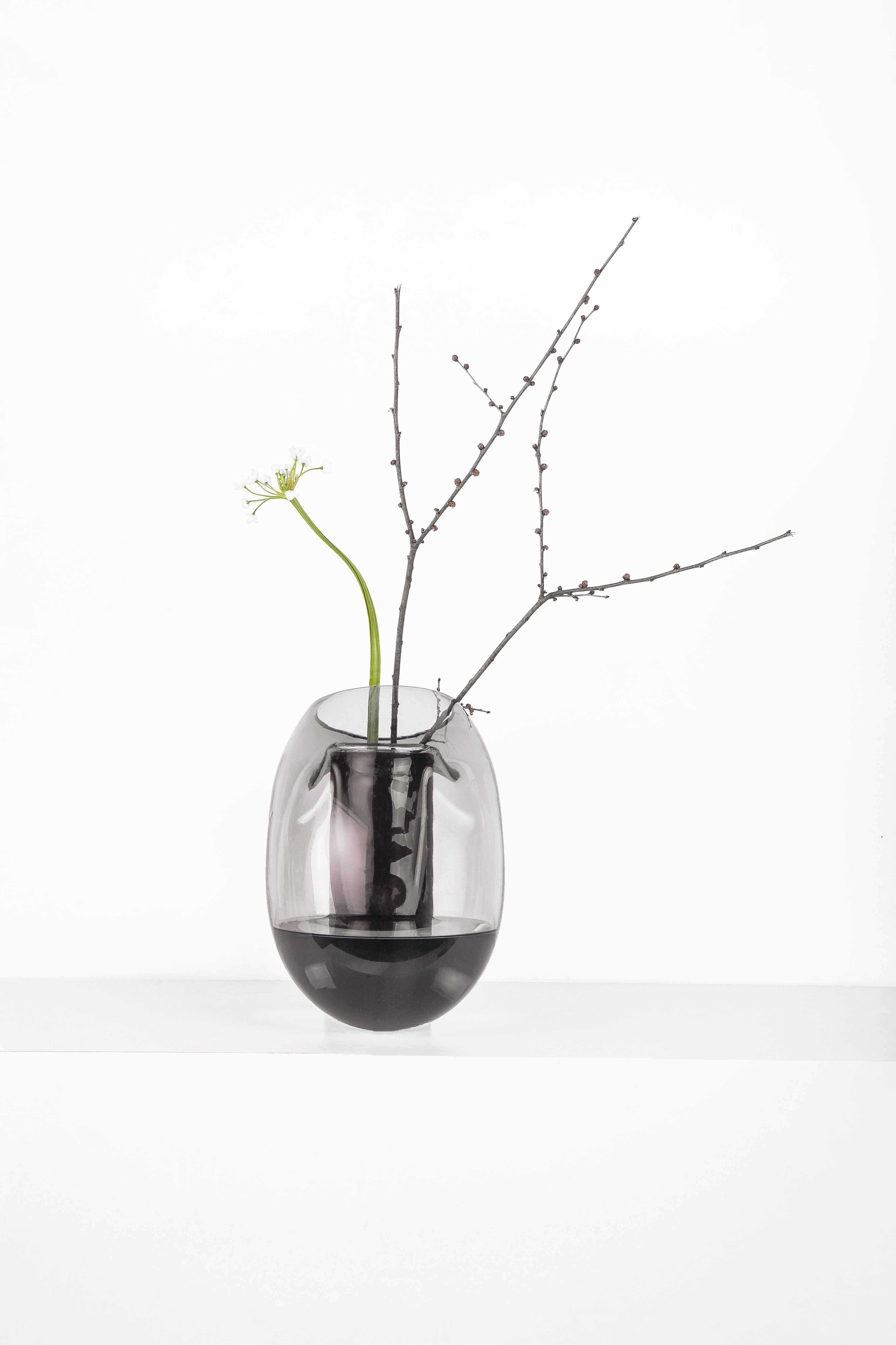 GUTTA BOON vase gray with black