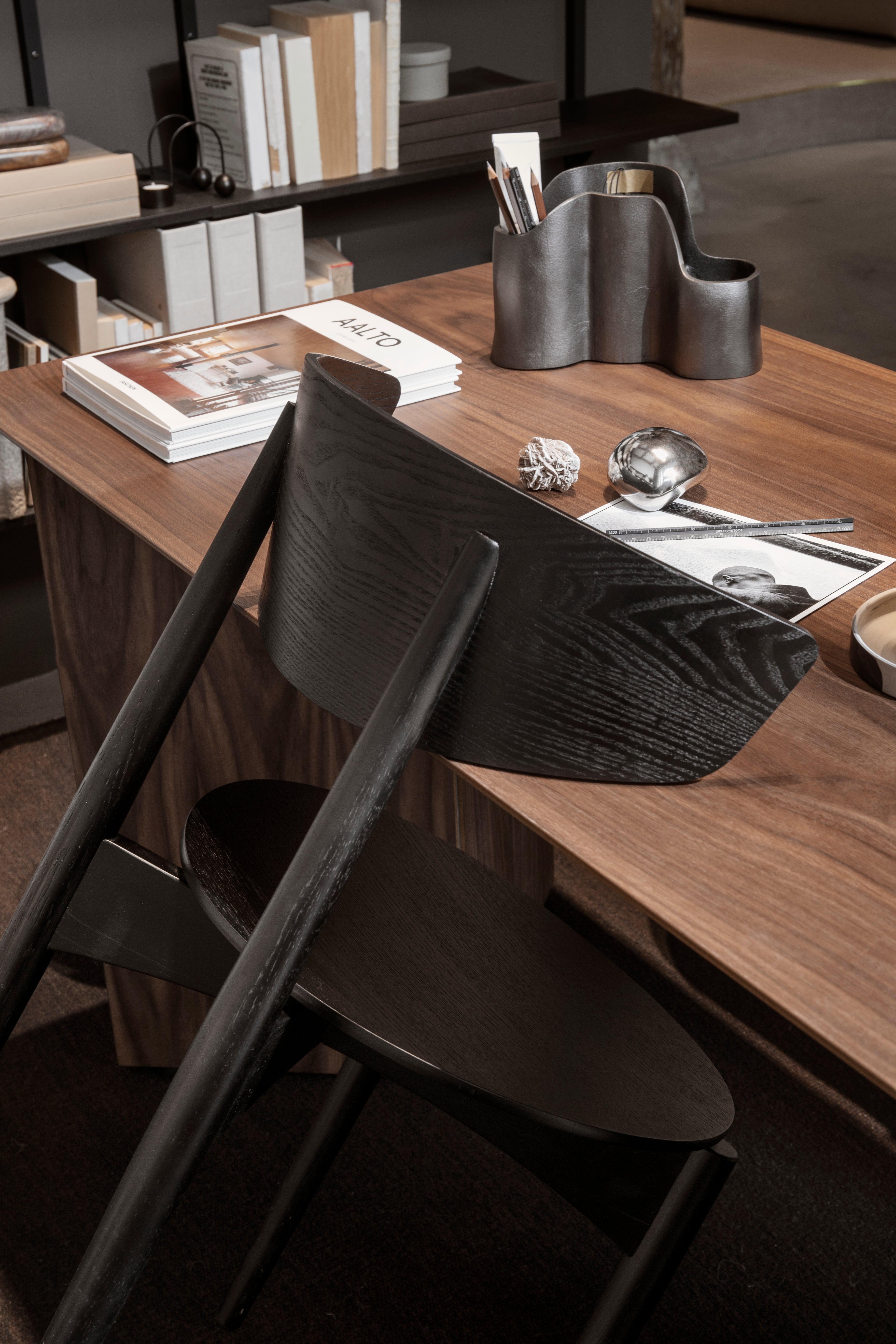 Krzesło HERMAN WOOD czarny buk do jadalni – ferm LIVING